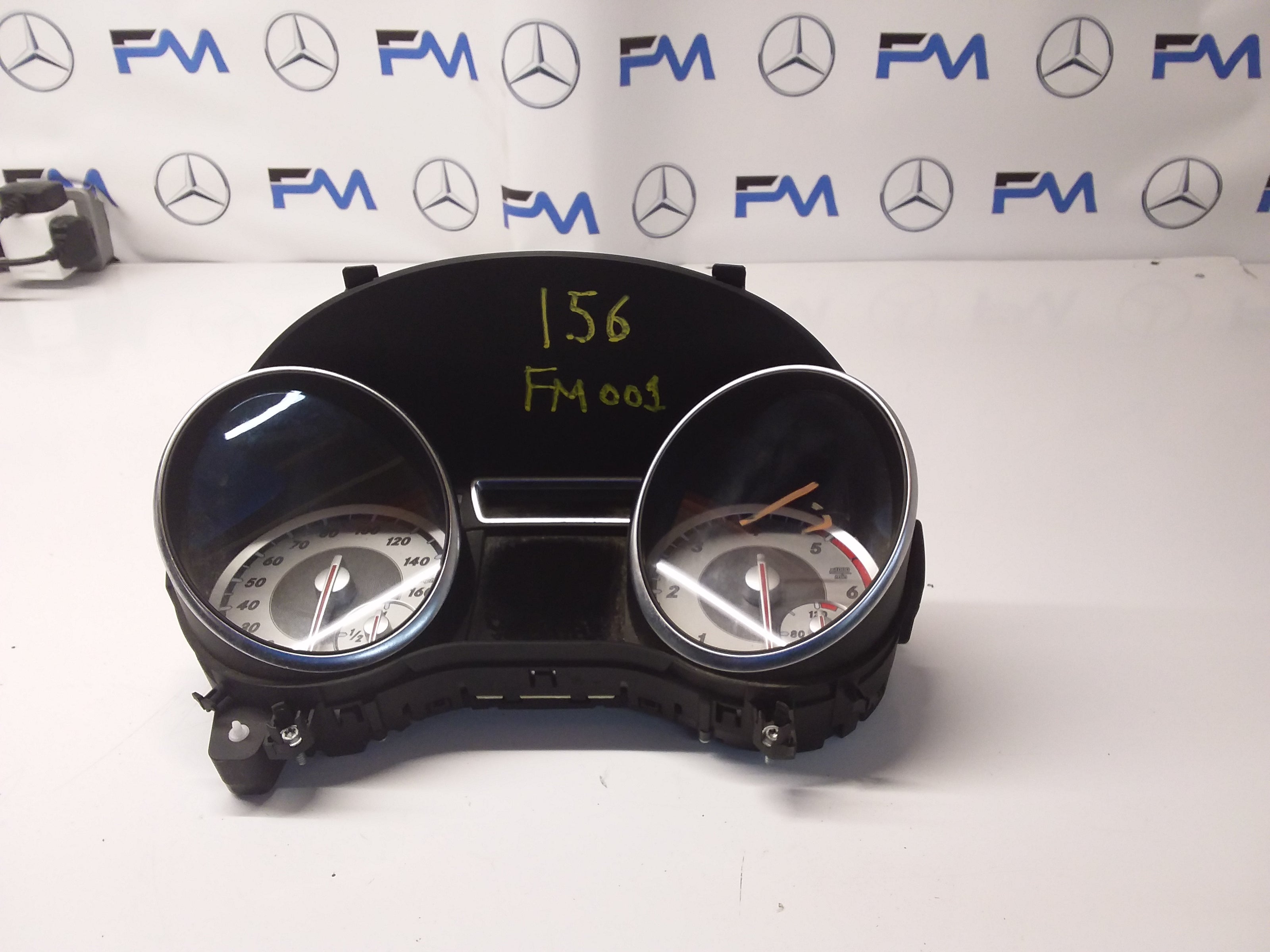 MERCEDES GLA 2014-2018 W156 A1569009902 FM001 SPEEDOMETER INSTRUMENT CLUSTER 2015