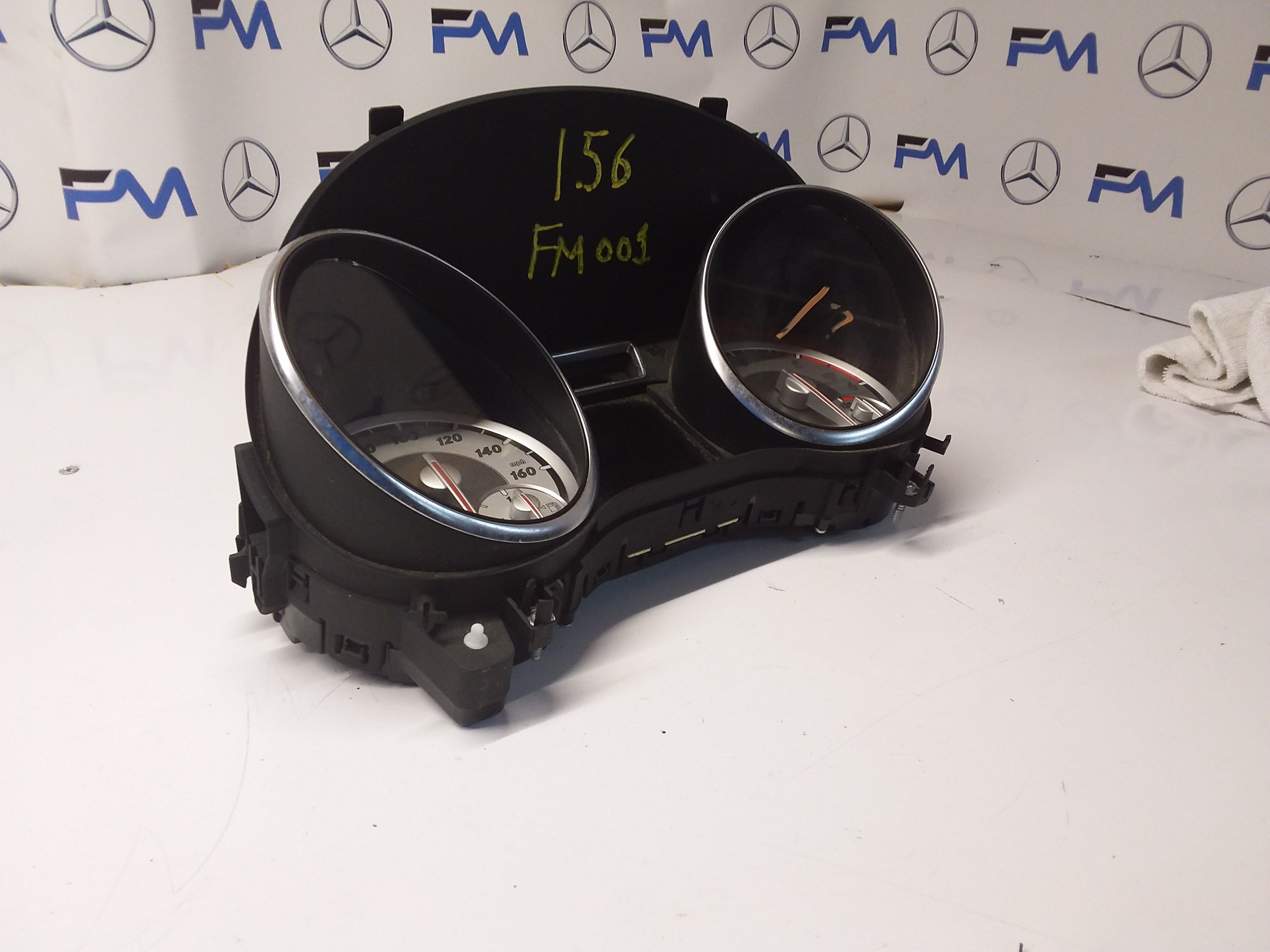 MERCEDES GLA 2014-2018 W156 A1569009902 FM001 SPEEDOMETER INSTRUMENT CLUSTER 2015