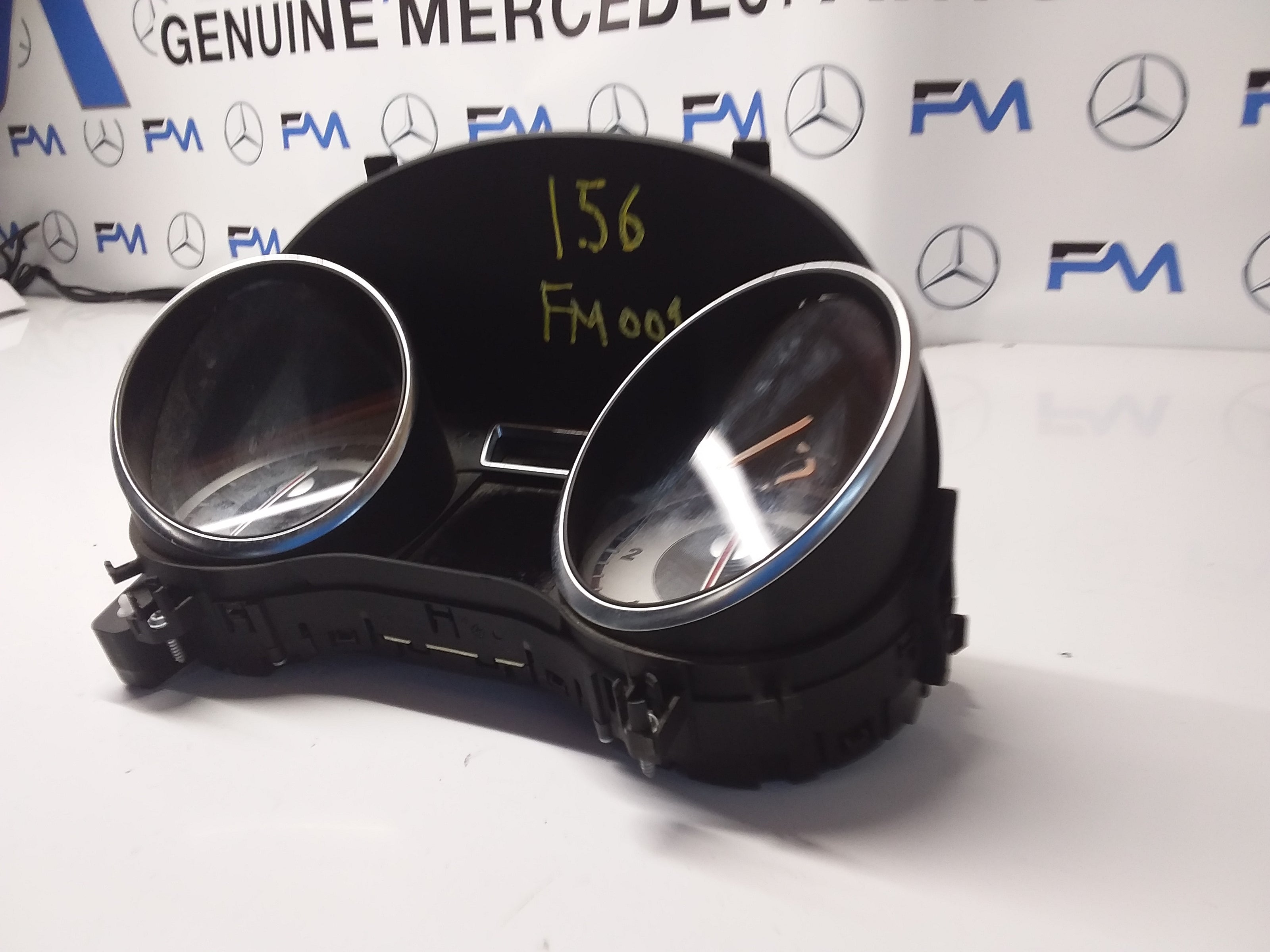 MERCEDES GLA 2014-2018 W156 A1569009902 FM001 SPEEDOMETER INSTRUMENT CLUSTER 2015