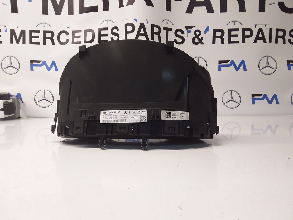 MERCEDES GLA 2014-2018 W156 A1569009902 FM001 SPEEDOMETER INSTRUMENT CLUSTER 2015