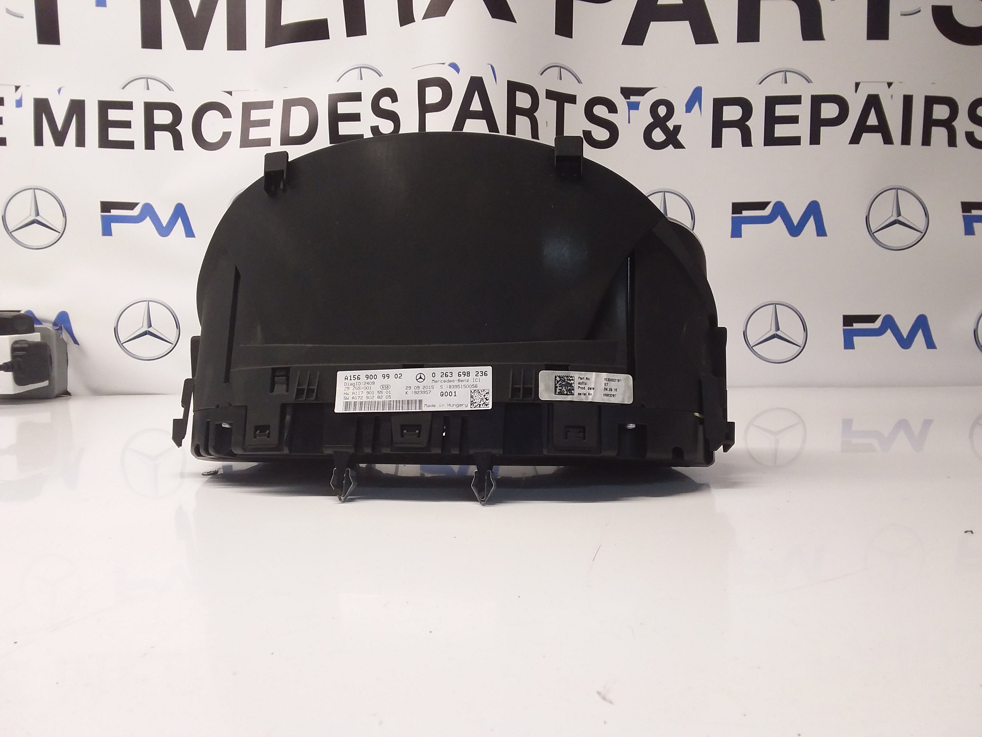 MERCEDES GLA 2014-2018 W156 A1569009902 FM001 SPEEDOMETER INSTRUMENT CLUSTER 2015