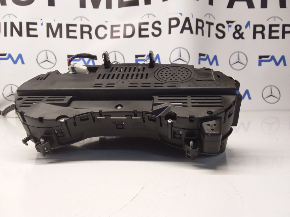 MERCEDES A-CLASS SPEEDOMETER INSTRUMENT  CLUSTER W176 A1769000904 FM0051 2016