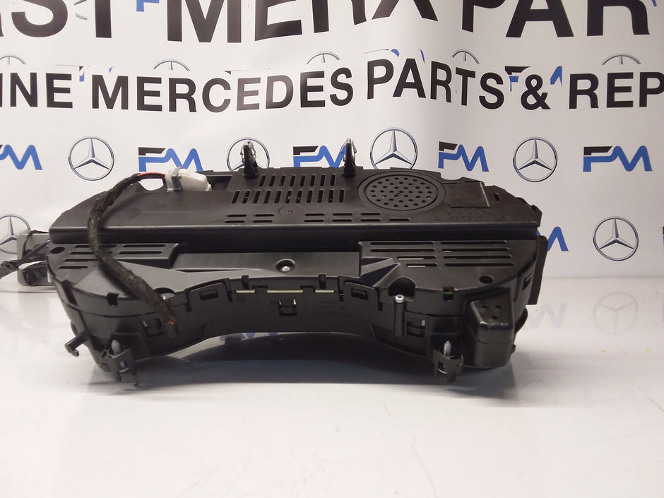 MERCEDES GLA SPEEDOMETER INSTRUMENT CLUSTER W156 A1569001404 FM0052 2019