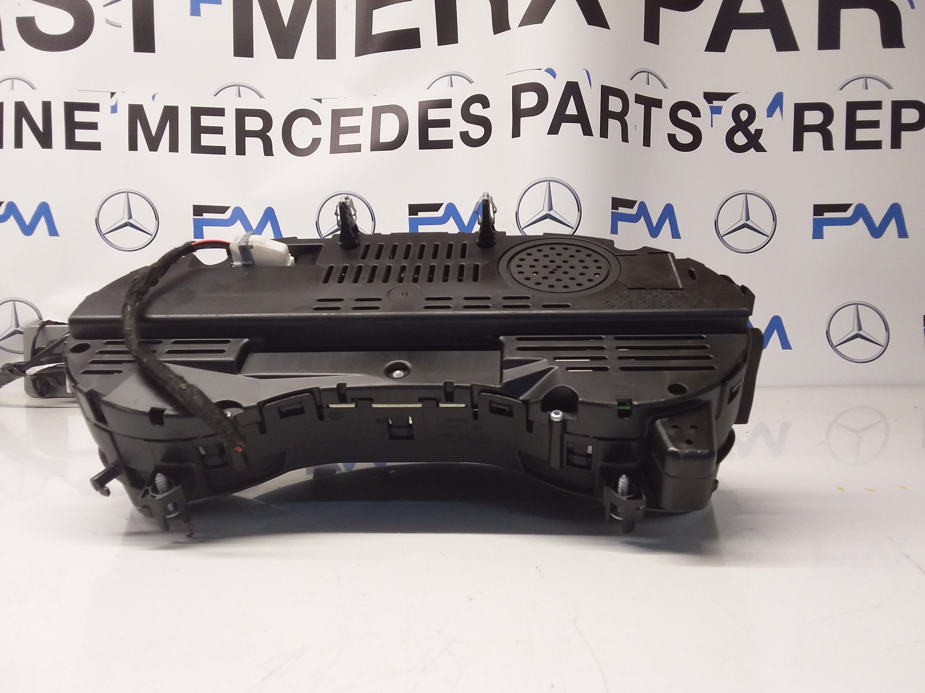 MERCEDES GLA SPEEDOMETER INSTRUMENT CLUSTER W156 A1569001404 FM0052 2019
