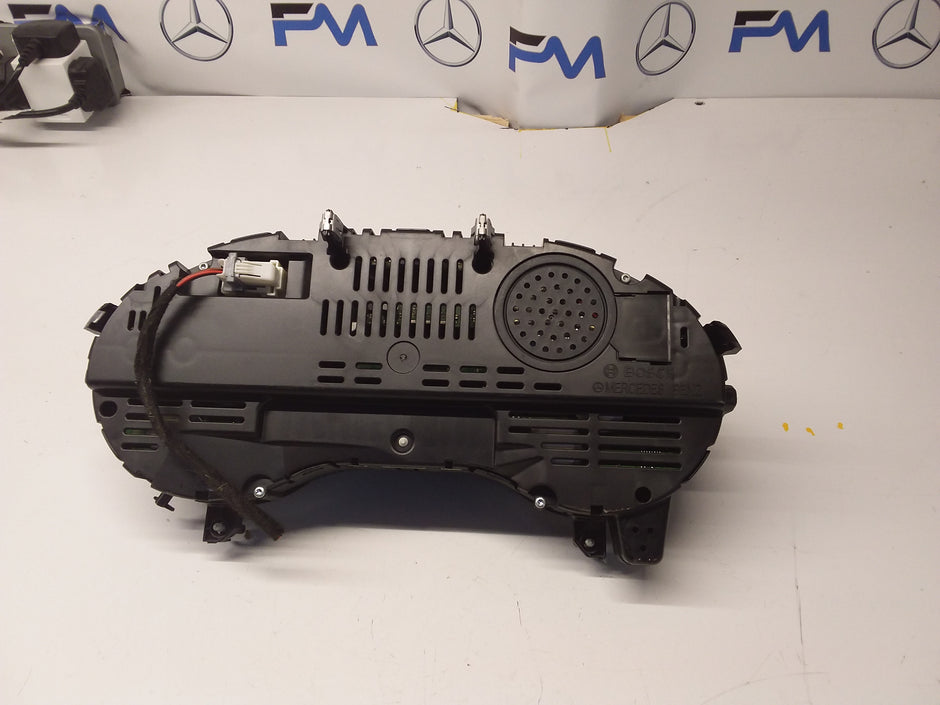 MERCEDES GLA SPEEDOMETER INSTRUMENT CLUSTER W156 A1569001404 FM0052 2019
