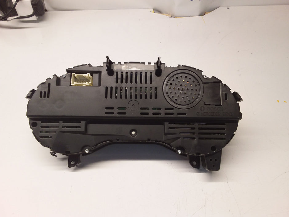 MERCEDES B-CLASS SPEEDOMETER INSTRUMENT CLUSTER W246 A2469006911 FM0057 2013