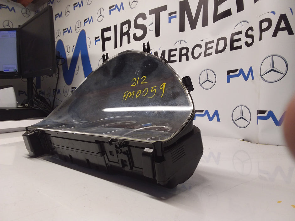 MERCEDES E-CLASS SPEEDOMETER INSTRUMENT CLUSTER W212 A2129004304 FM0059 2009