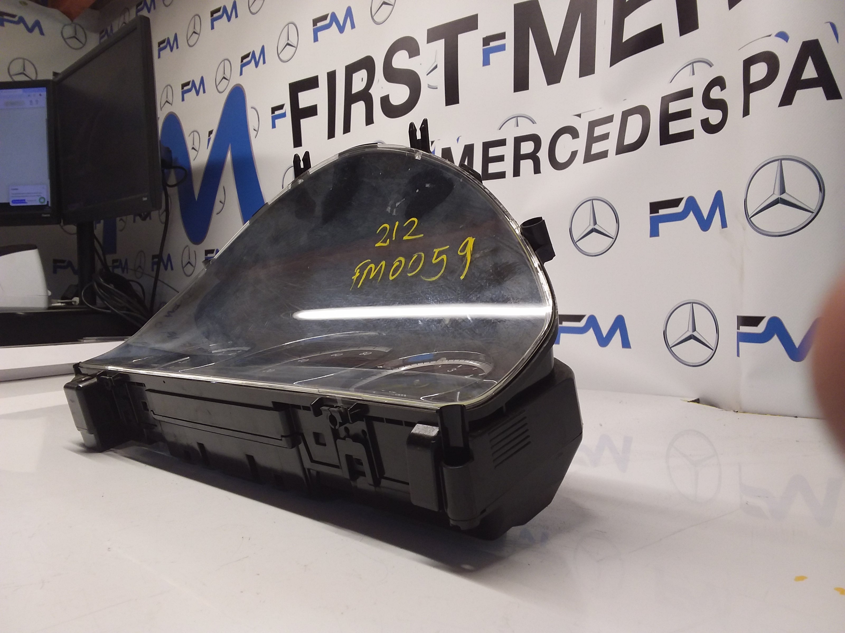 MERCEDES E-CLASS SPEEDOMETER INSTRUMENT CLUSTER W212 A2129004304 FM0059 2009