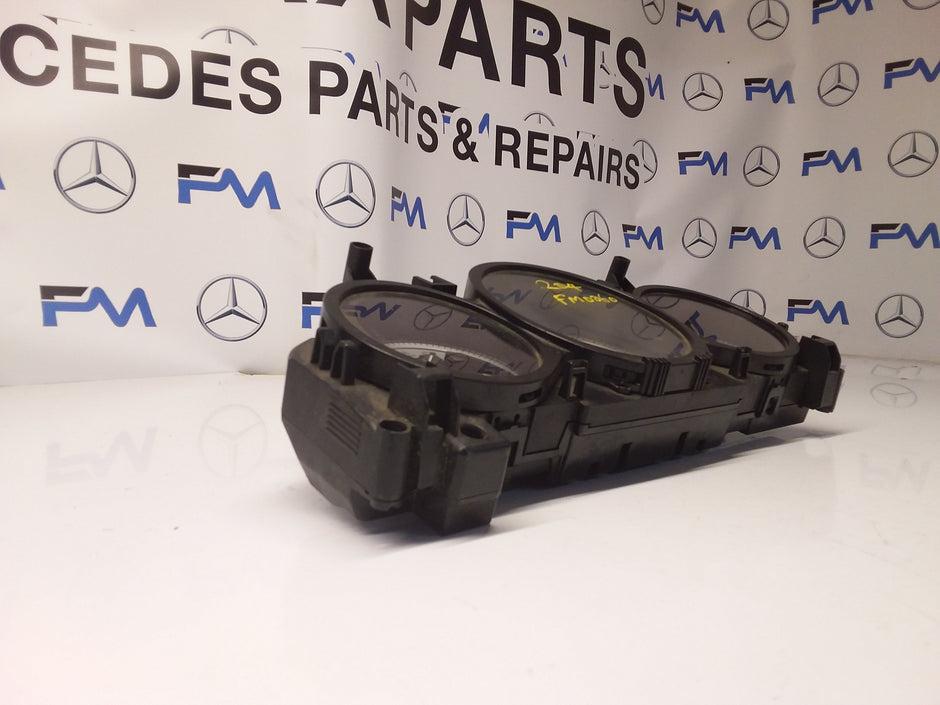 MERCEDES C-CLASS SPEEDOMETER INSTRUMENT CLUSTER W204 A2049004909 FM0060 2013