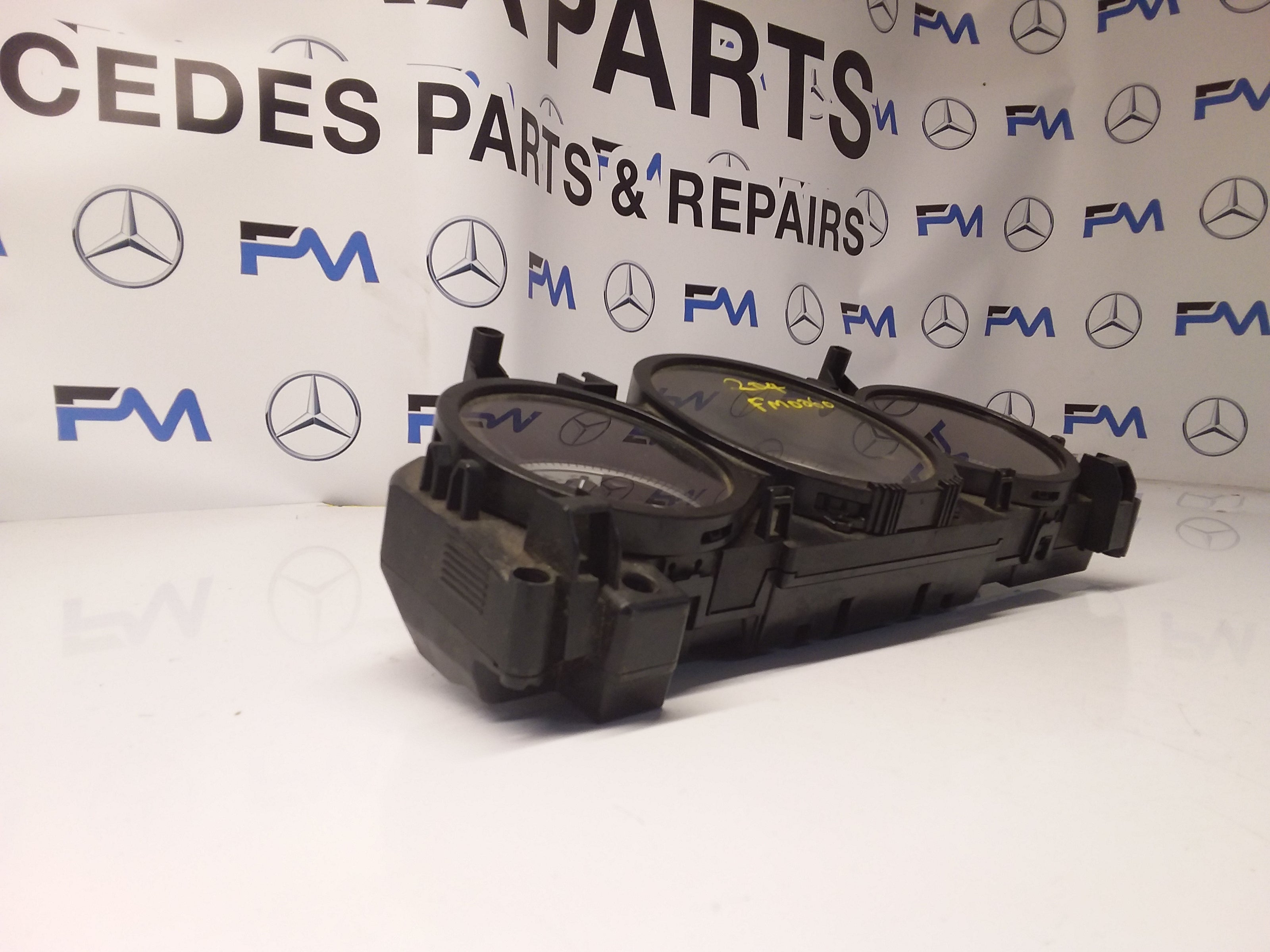 MERCEDES C-CLASS SPEEDOMETER INSTRUMENT CLUSTER W204 A2049004909 FM0060 2013