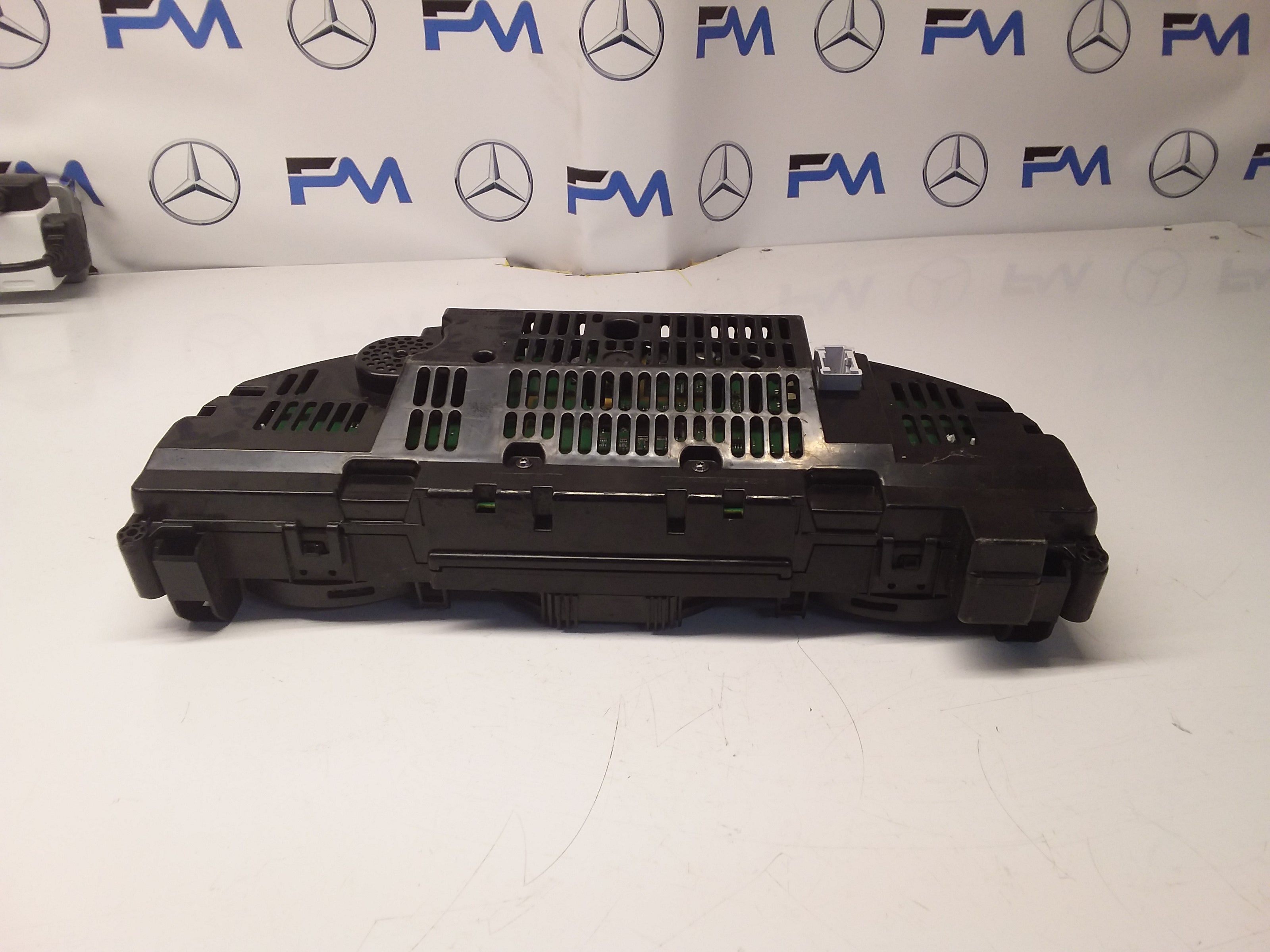 MERCEDES C-CLASS SPEEDOMETER INSTRUMENT CLUSTER W204 A2049004909 FM0060 2013