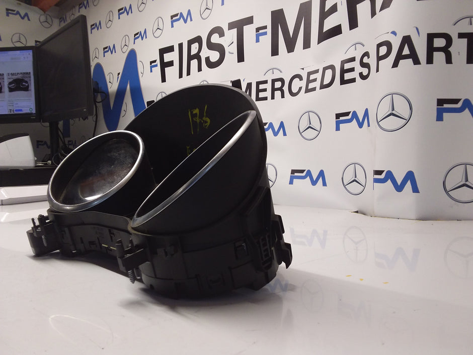 MERCEDES A-CLASS SPEEDOMETER INSTRUMENT CLUSTER W176 A17690008403 FM0061 2015