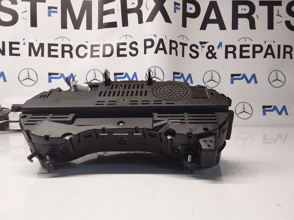 MERCEDES A-CLASS SPEEDOMETER INSTRUMENT CLUSTER W176 A17690008403 FM0061 2015