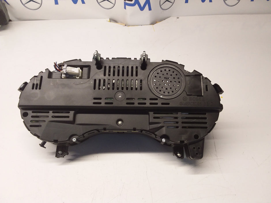 MERCEDES A-CLASS SPEEDOMETER INSTRUMENT CLUSTER W176 A17690008403 FM0061 2015