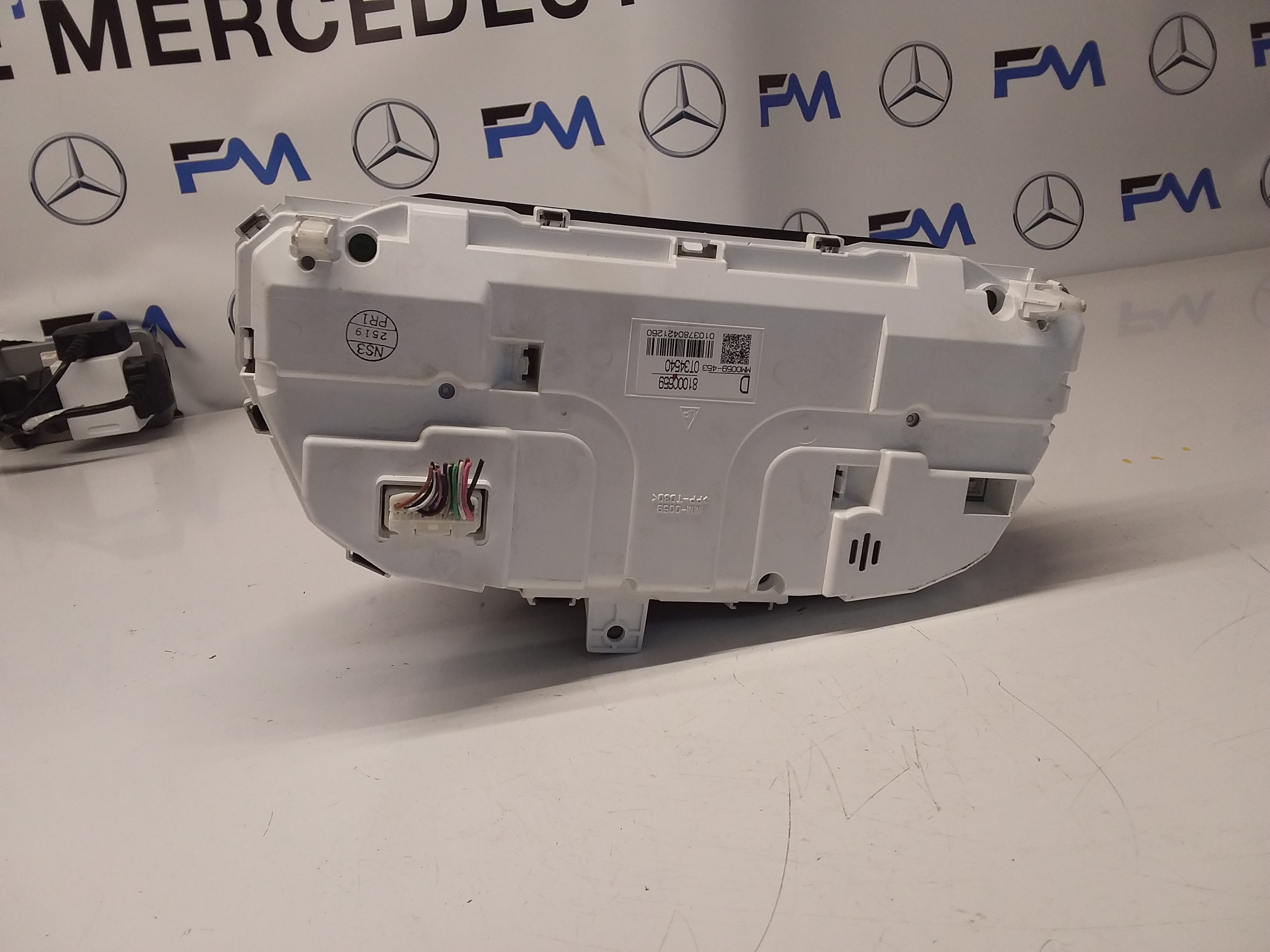 MITSUBISHI OUTLANDER 8100C659 SPEEDOMETER INSTRUMENT CLUSTER