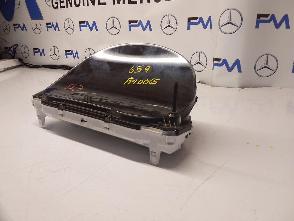 MITSUBISHI OUTLANDER 8100C659 SPEEDOMETER INSTRUMENT CLUSTER FM0065