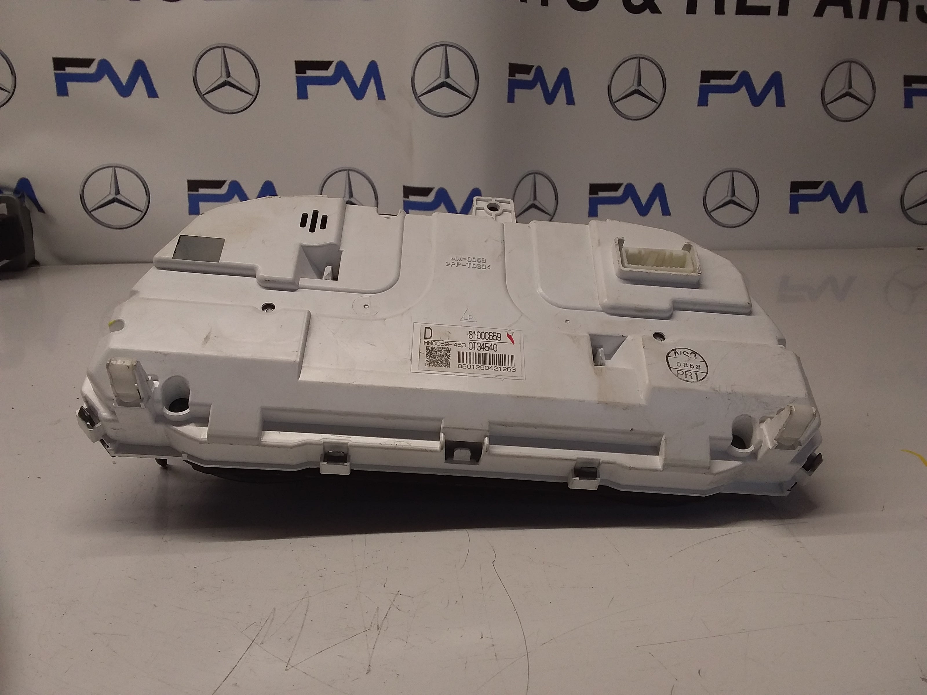 MITSUBISHI OUTLANDER 8100C659 SPEEDOMETER INSTRUMENT CLUSTER FM0065