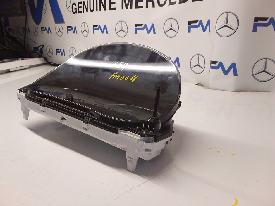 MITSUBISHI OUTLANDER 8100C659 SPEEDOMETER INSTRUMENT CLUSTER FM0066