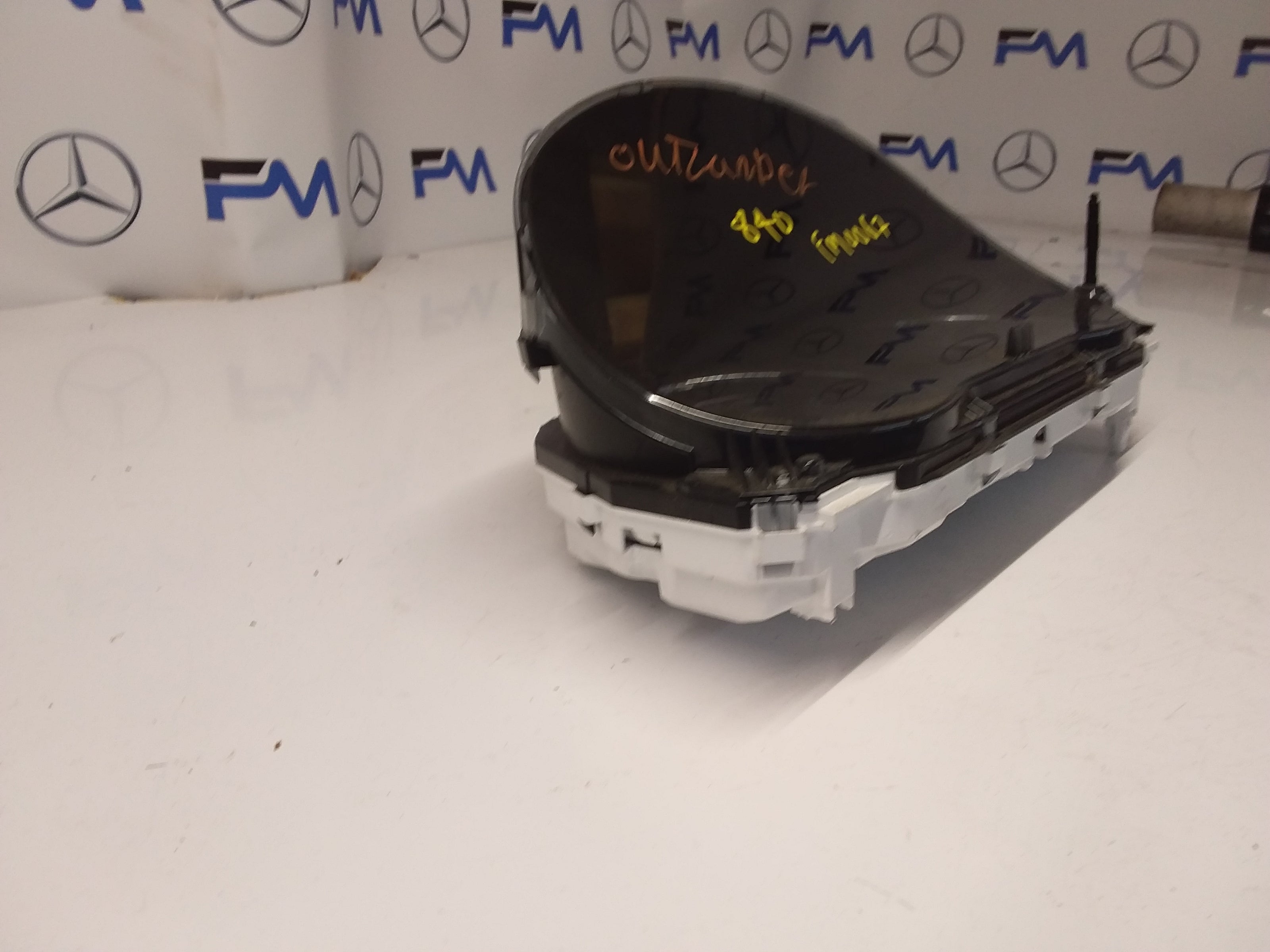 MITSUBISHI OUTLANDER 8100C840 SPEEDOMETER INSTRUMENT CLUSTER FM0067