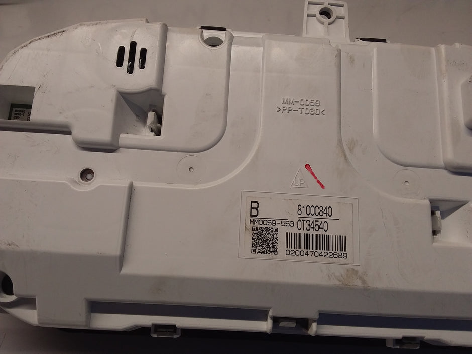 MITSUBISHI OUTLANDER 8100C840 SPEEDOMETER INSTRUMENT CLUSTER FM0067