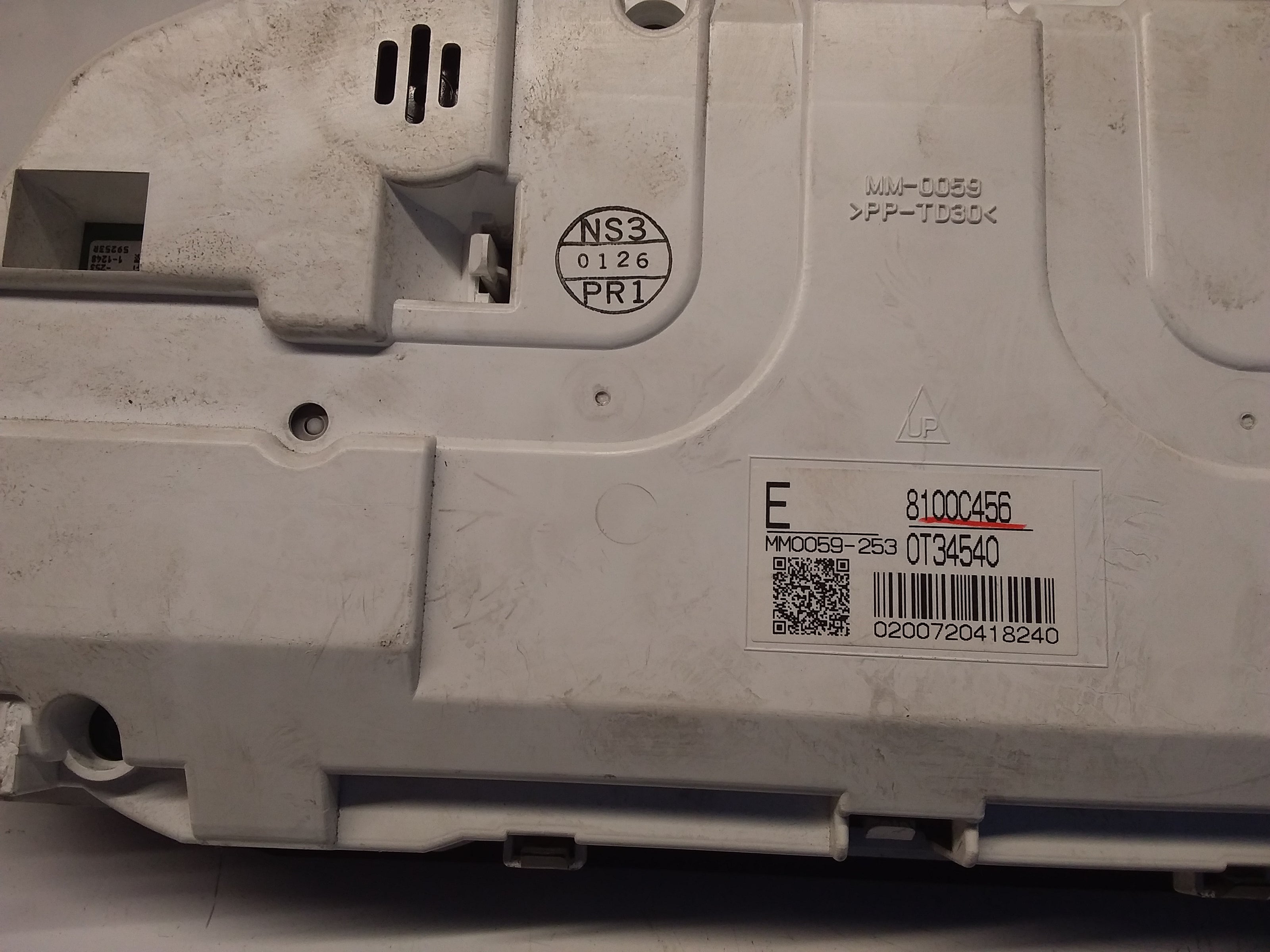 MITSUBISHI OUTLANDER 8100C456 SPEEDOMETER INSTRUMENT CLUSTER FM0069