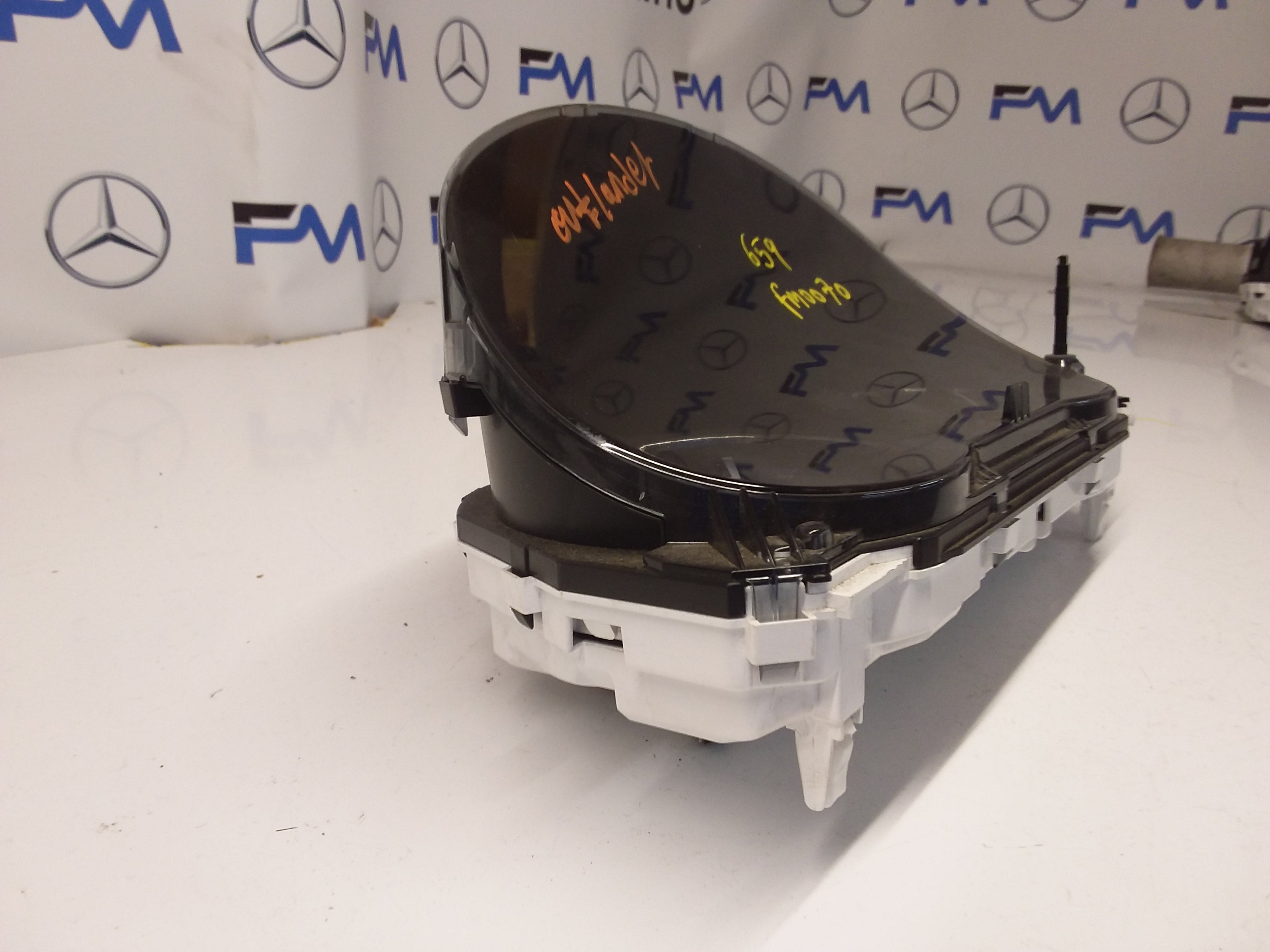 MITSUBISHI OUTLANDER 8100C659 SPEEDOMETER INSTRUMENT CLUSTER FM0070