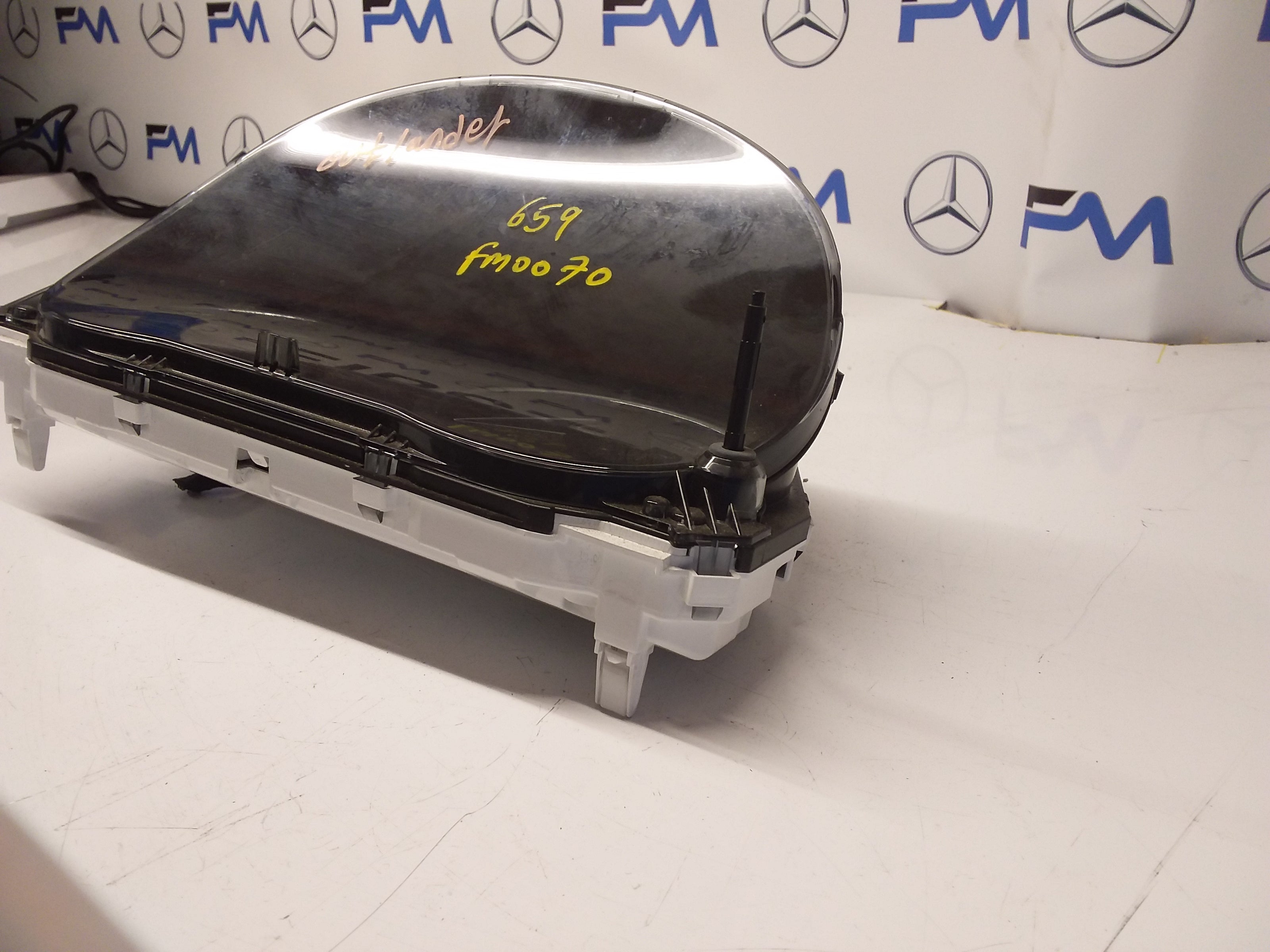 MITSUBISHI OUTLANDER 8100C659 SPEEDOMETER INSTRUMENT CLUSTER FM0070