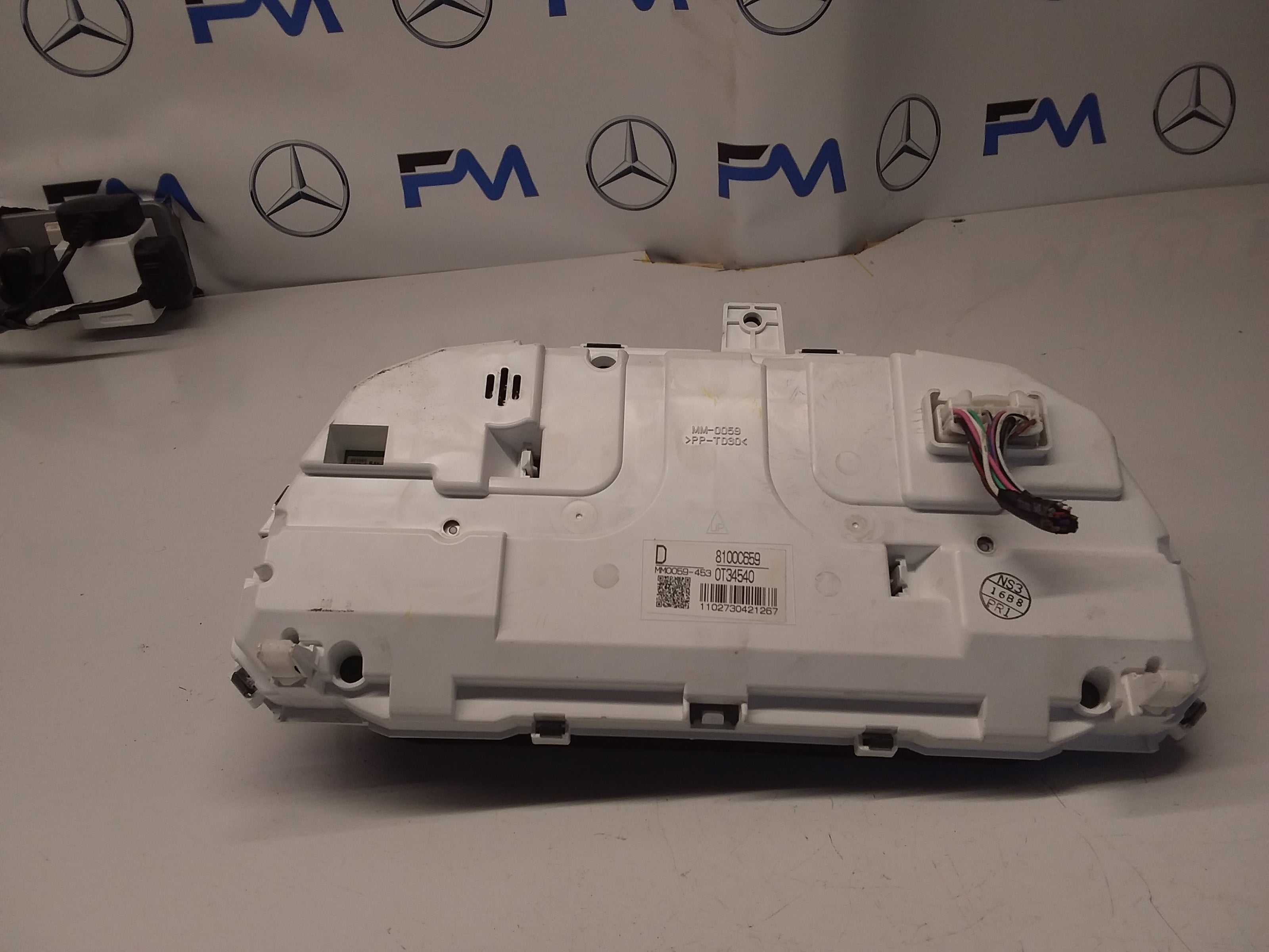 MITSUBISHI OUTLANDER 8100C659 SPEEDOMETER INSTRUMENT CLUSTER FM0070