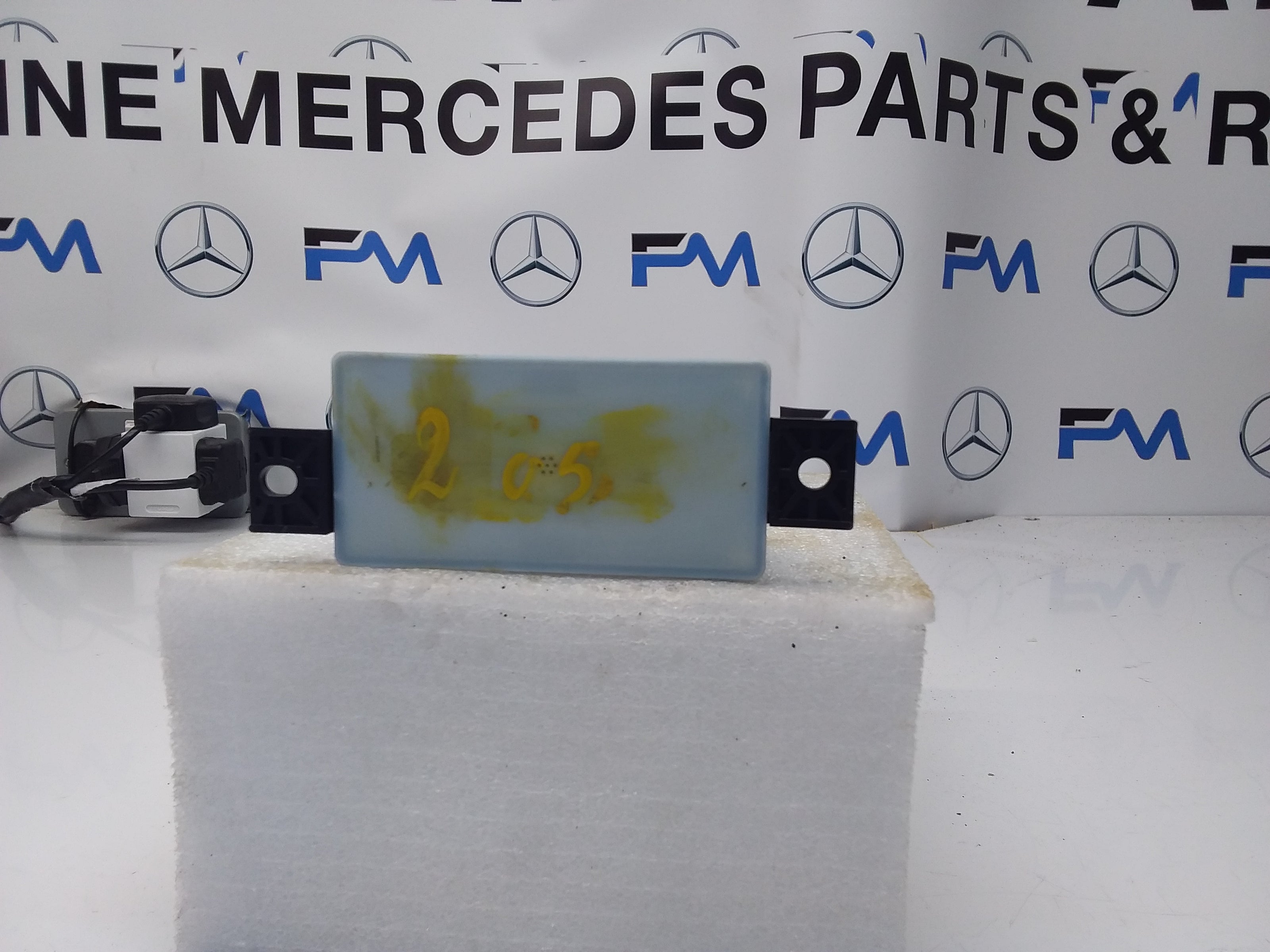 MERCEDES C-CLASS VOLTAGE CONVERTER AUXILIARY BATTERY W205 A2059053413 FM00125