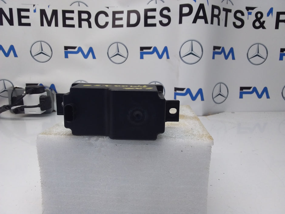 MERCEDES C-CLASS VOLTAGE CONVERTER AUXILIARY BATTERY W205 A2059053413 FM00125
