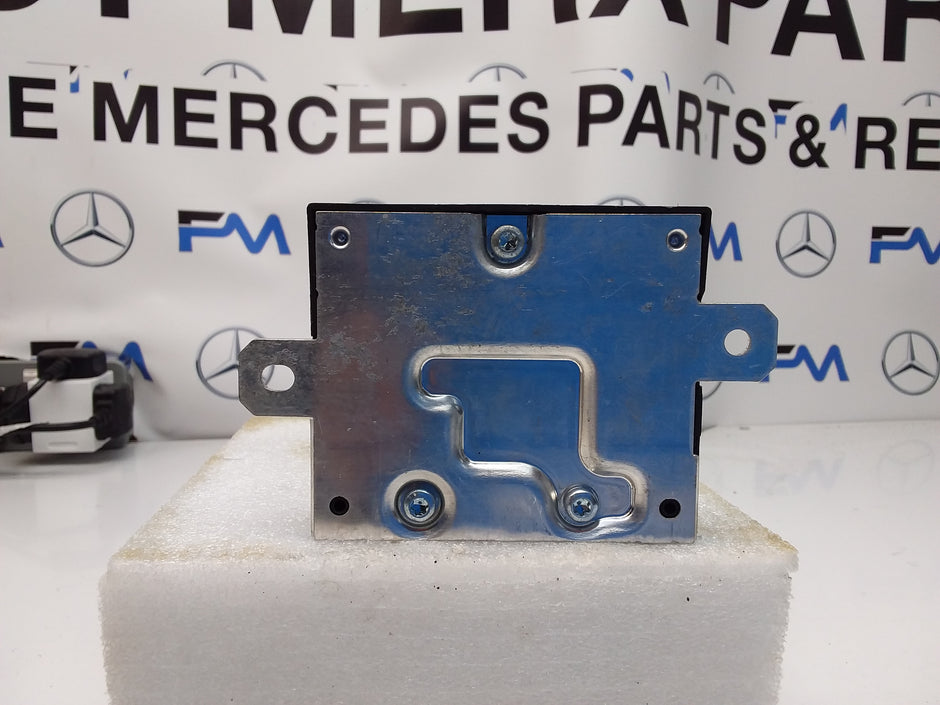 MERCEDES C-CLASS FUEL PUMP CONTROL MODULE W205 A0009003206 FM00142