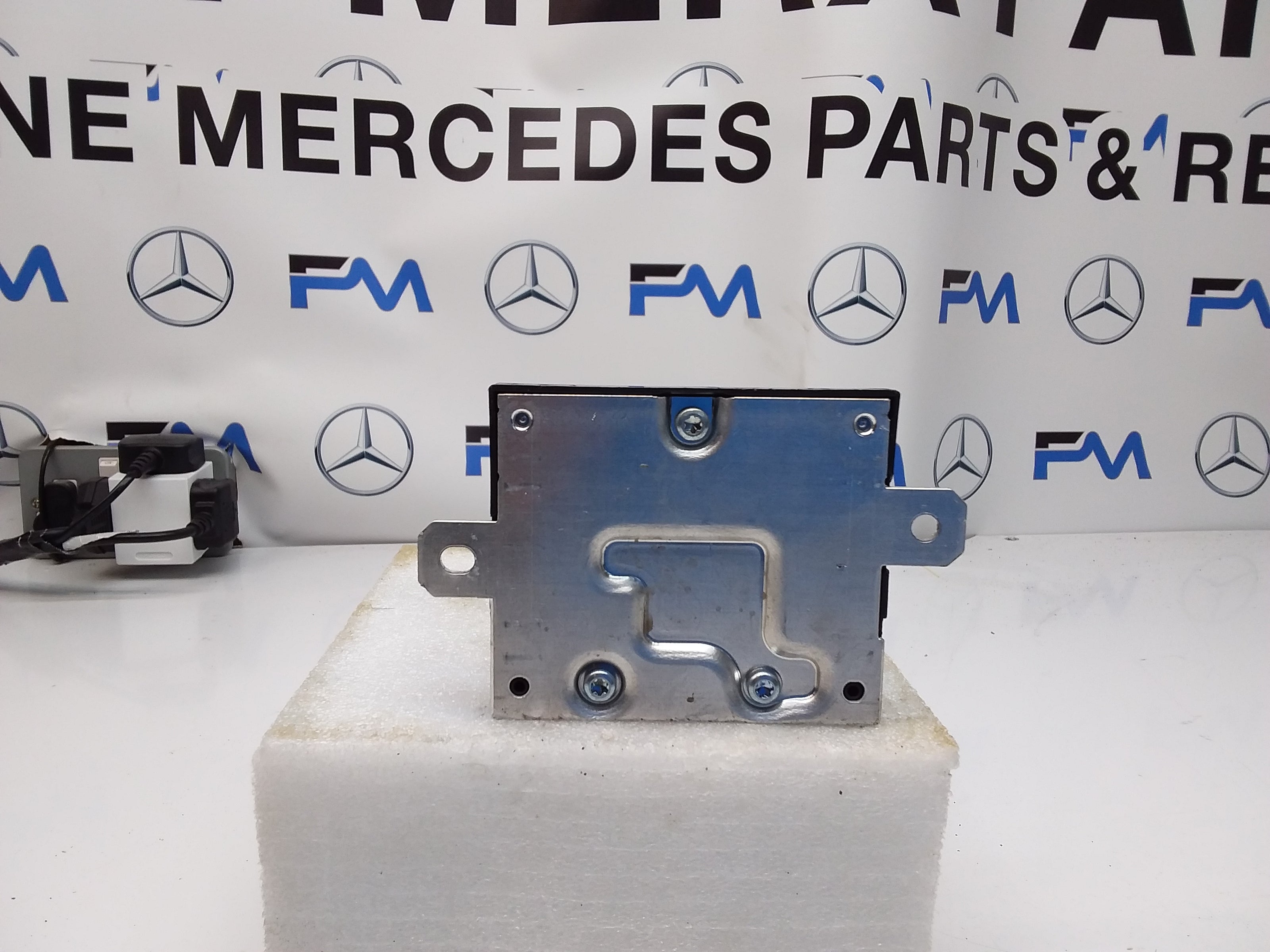 MERCEDES C-CLASS FUEL PUMP CONTROL MODULE W205 A0009002414 FM00146