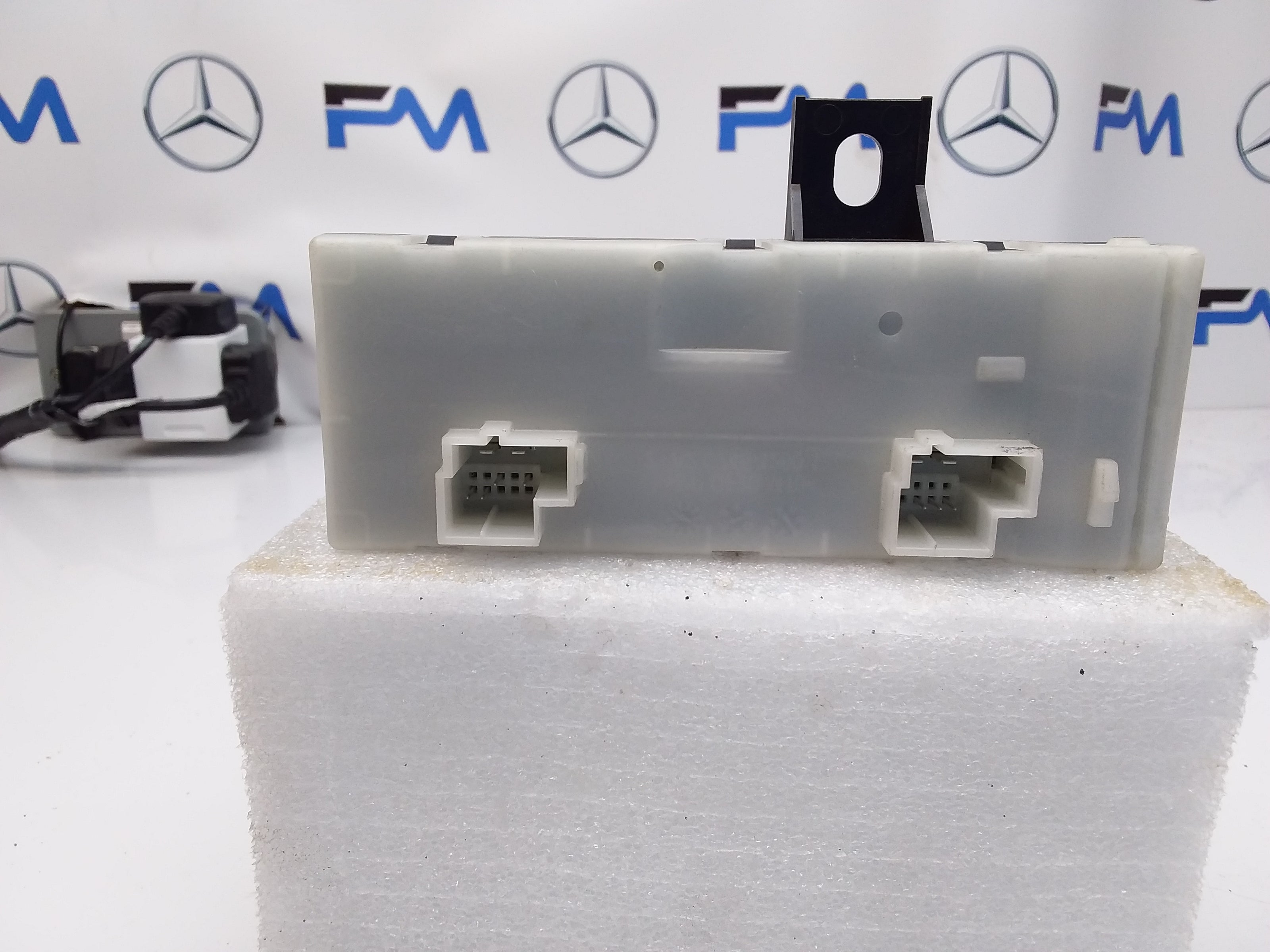 MERCEDES E-CLASS TAILGATE CONTROL MODULE W213 A2139000814 FM00148