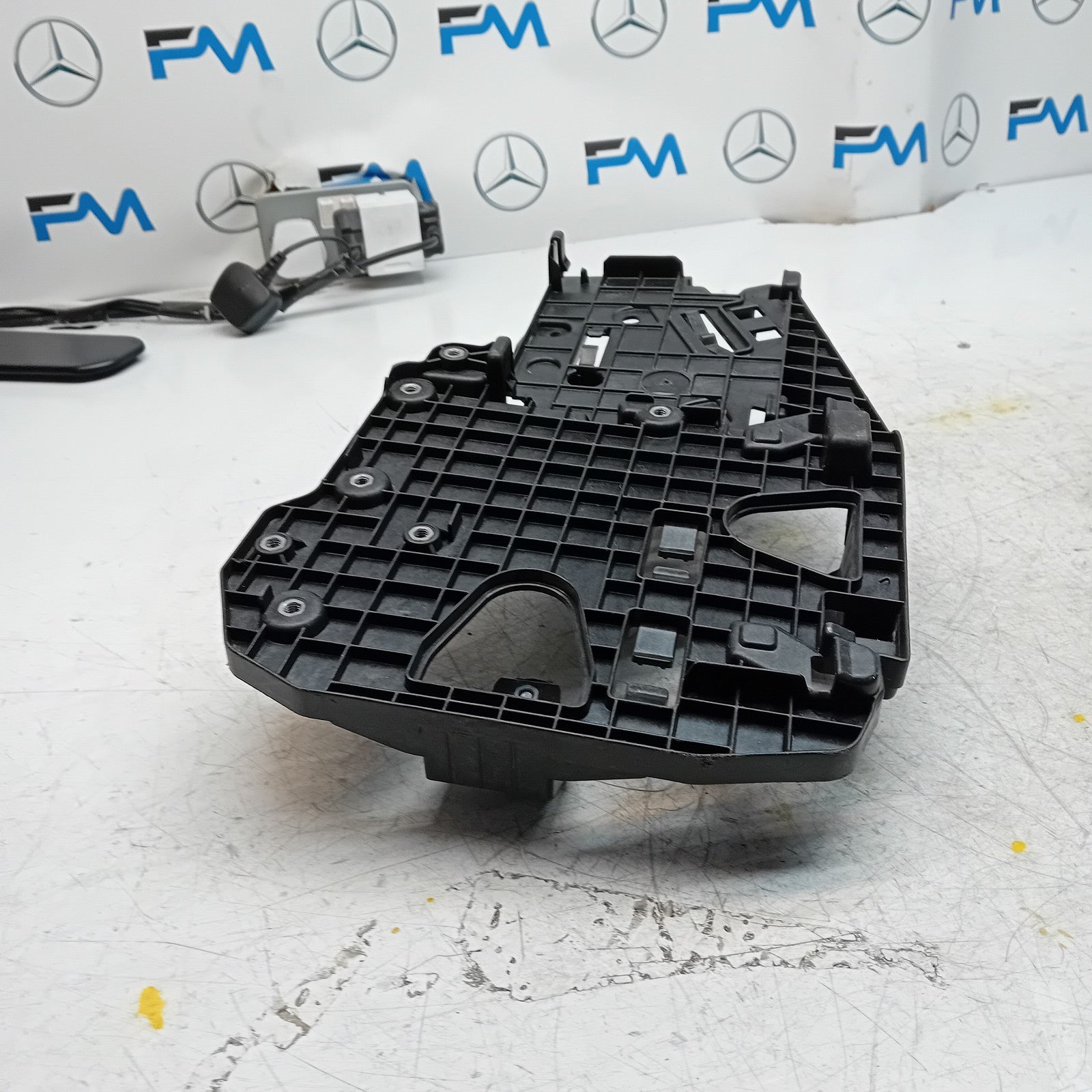 MERCEDES C-CLASS W206 PARKING SENSOR CONTROL UNIT HOLDER A2065451000 FM001469