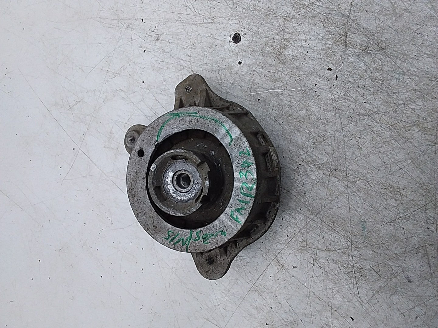 MERCEDES BENZ  C-CLASS  W205  ENGINE MOUNT LEFT NS A2052406817 FMR342