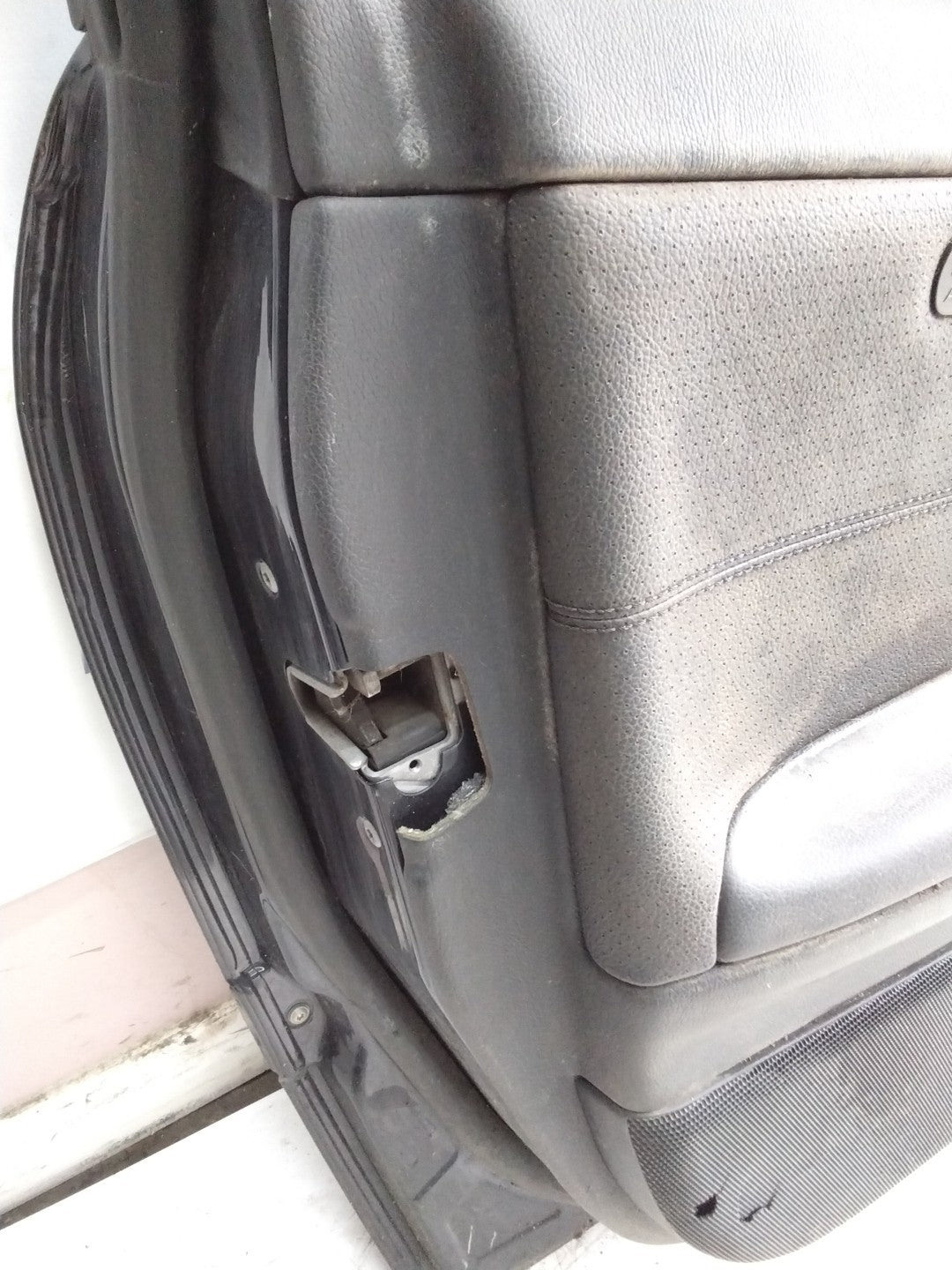 MERCEDES C-CLASS W203  PASSENGER FRONT DOOR NSF BLACK 2001-2004 COMPLETE FMD306
