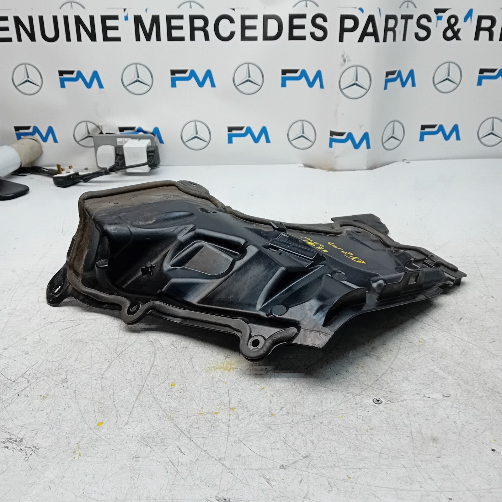 MERCEDES E-CLASS W213 LEFT FENDER SOUND INSULATION A2536208100 2016 FM001480