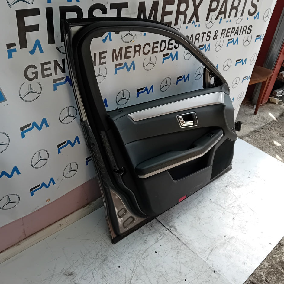 MERCEDES BENZ  E-CLASS W212 PASSENGE SIDE FRONT DOOR N/S/F COMPLETE GREY FMD113
