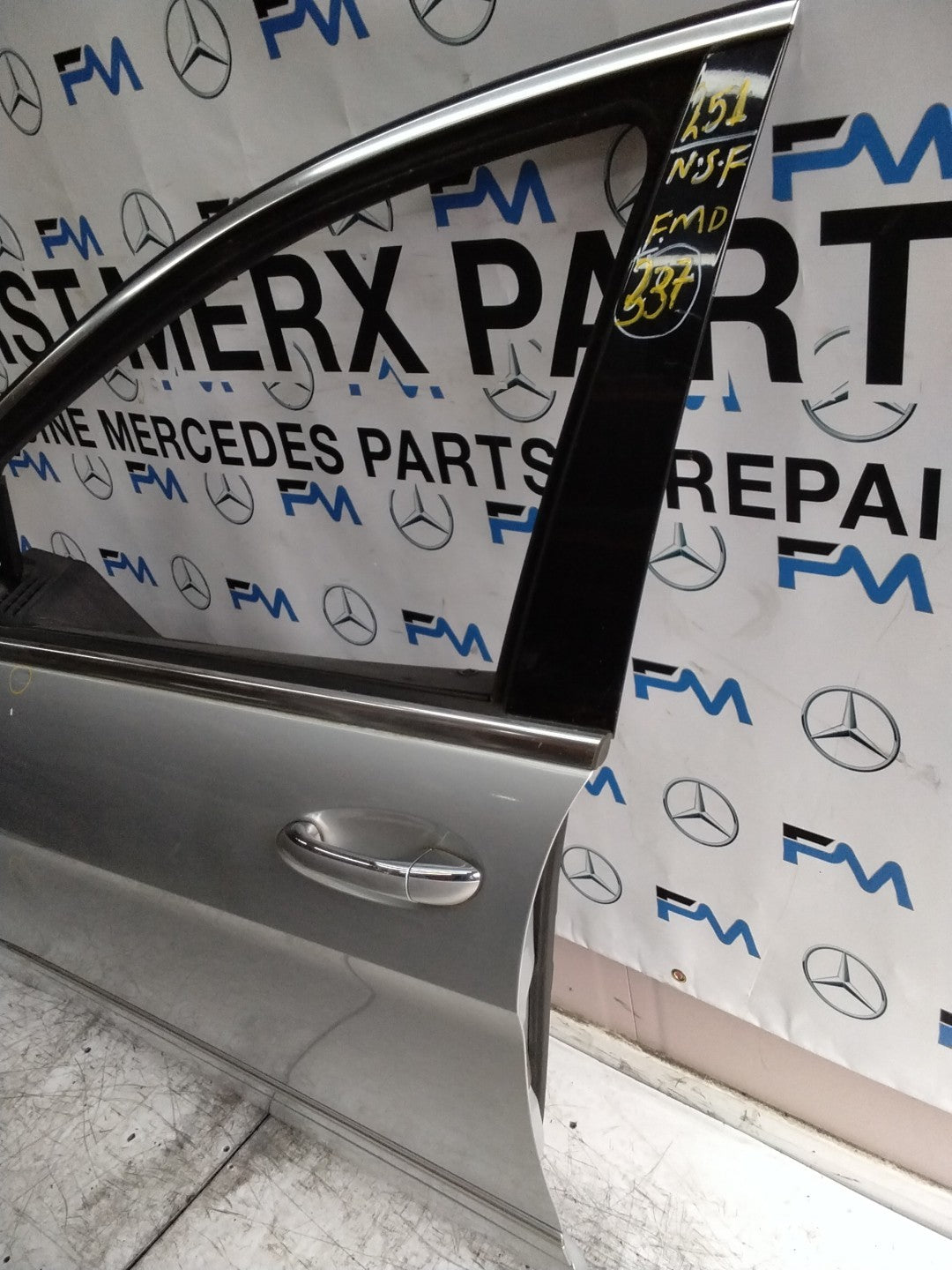 MERCEDES R-CLASS W251 PASSENGER FRONT DOOR NSF SILVER 2005-12 COMPLETE FMD337