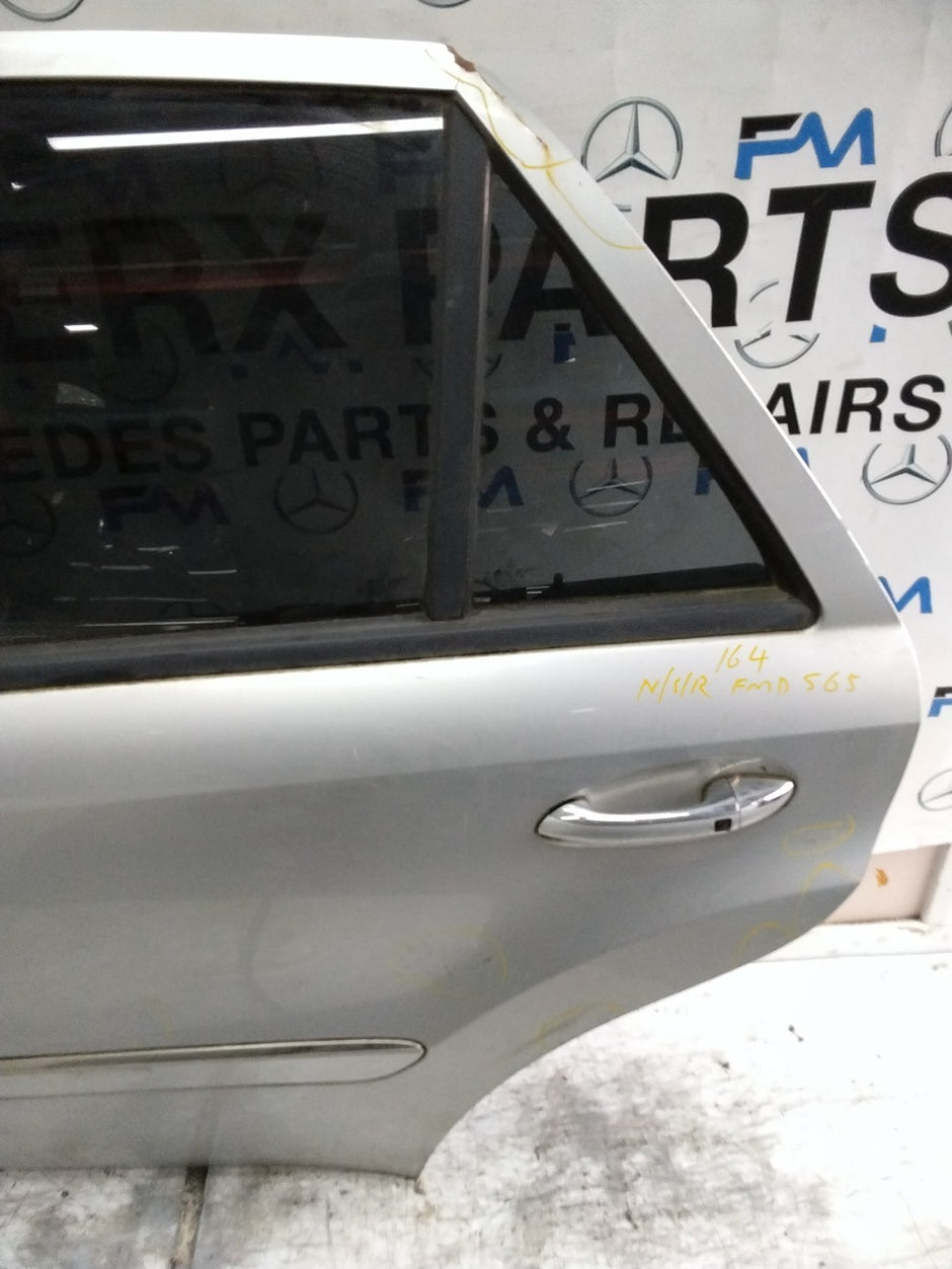 MERCEDES M-CLASS W164  PASSENGER REAR DOOR NSR GREY 2005-11 FMD565
