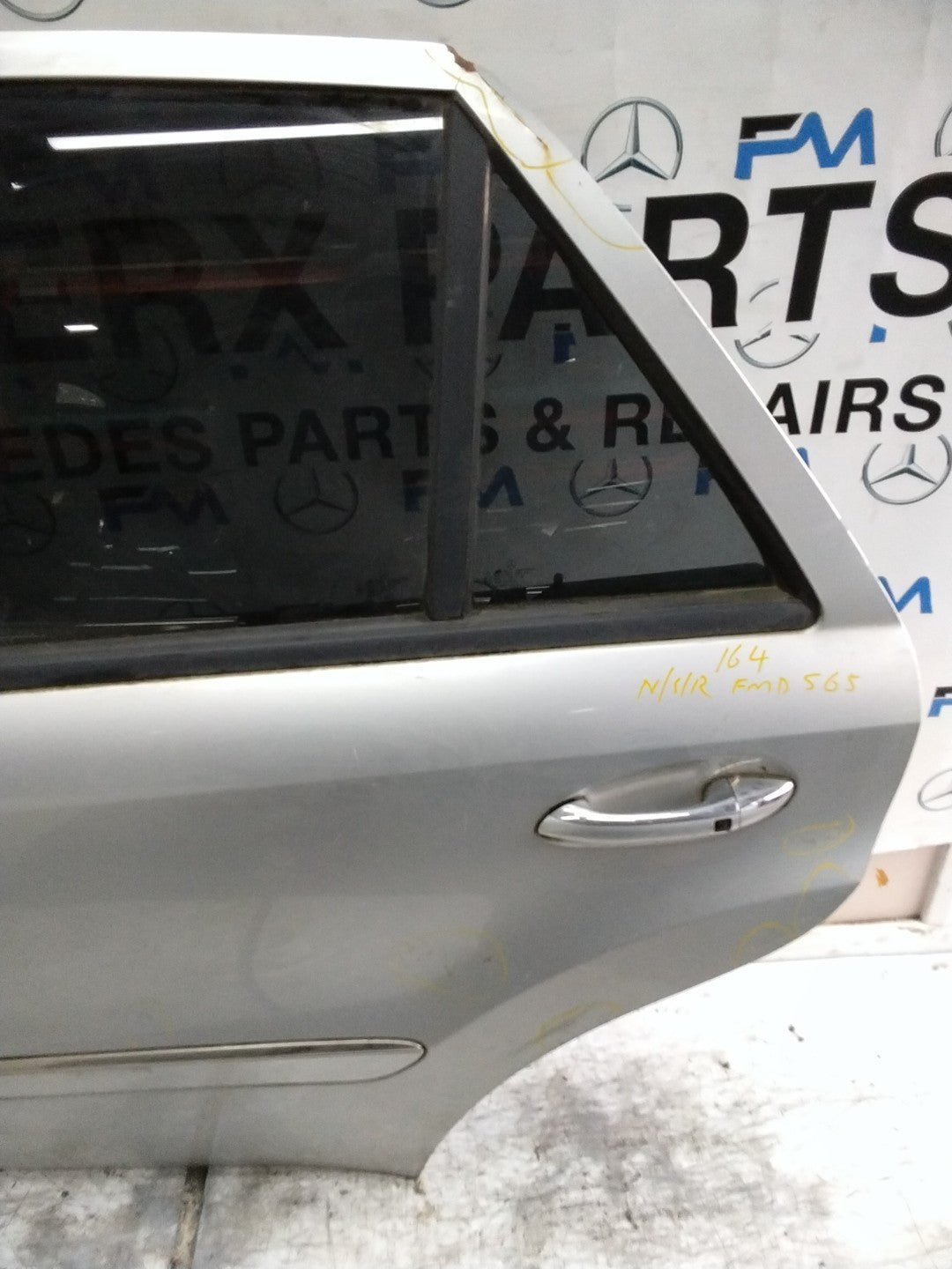 MERCEDES M-CLASS W164  PASSENGER REAR DOOR NSR GREY 2005-11 FMD565