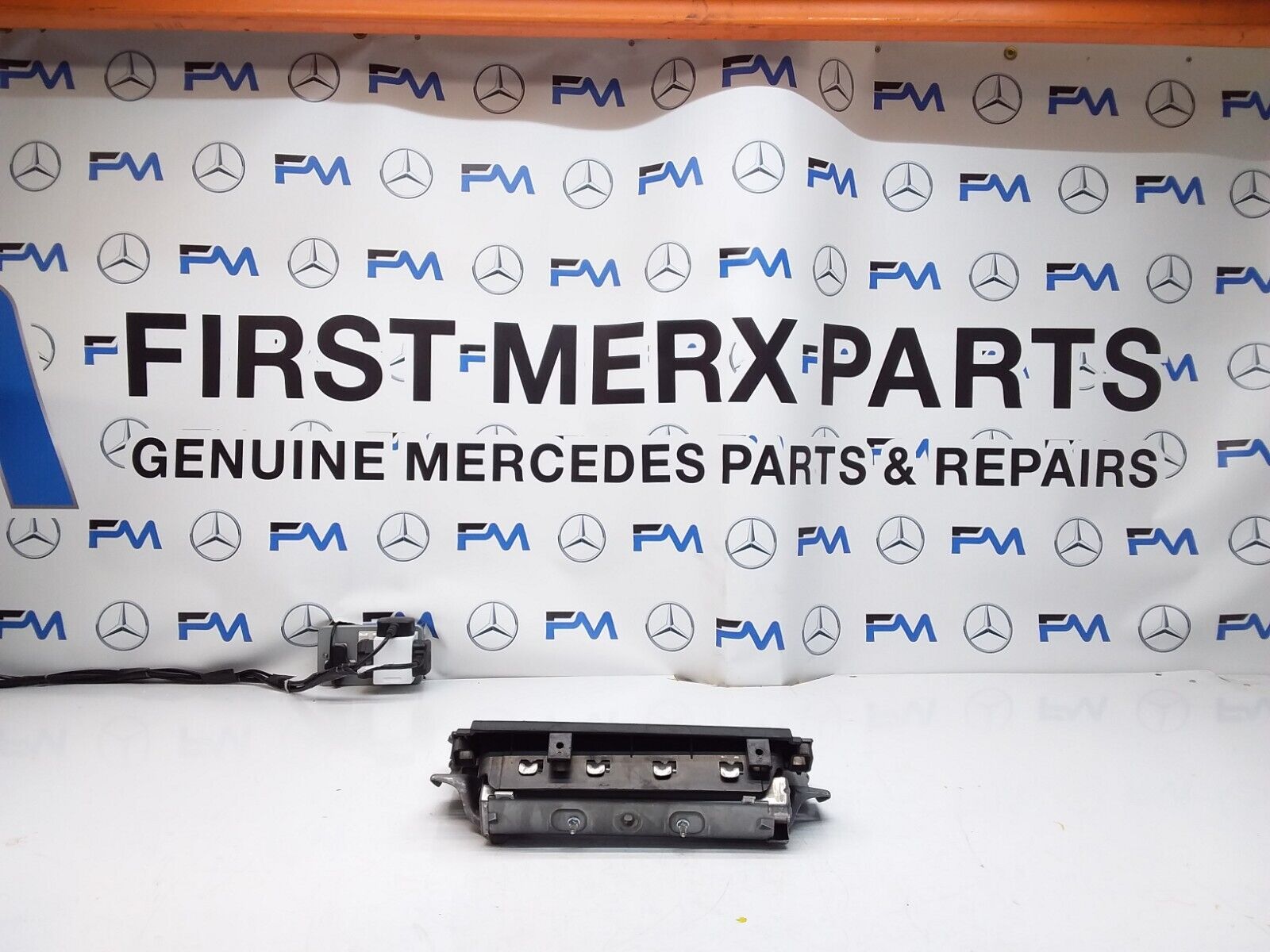 MITSUBISHI OUTLANDER MK3 KNEE AIR SRS BAG RIGHT DRIVER SIDE 7030A-31754 FM00307 