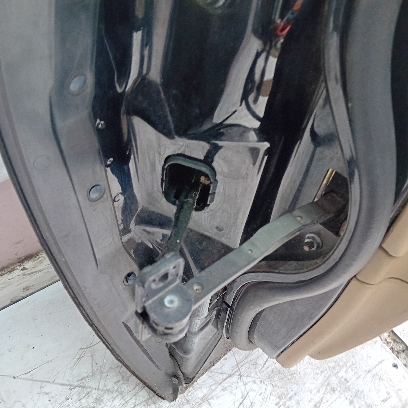 MERCEDES BENZ CLS W219 CP DRIVER FRONT DOOR OSF BLACK 2005-10  COMPLETE FMD372