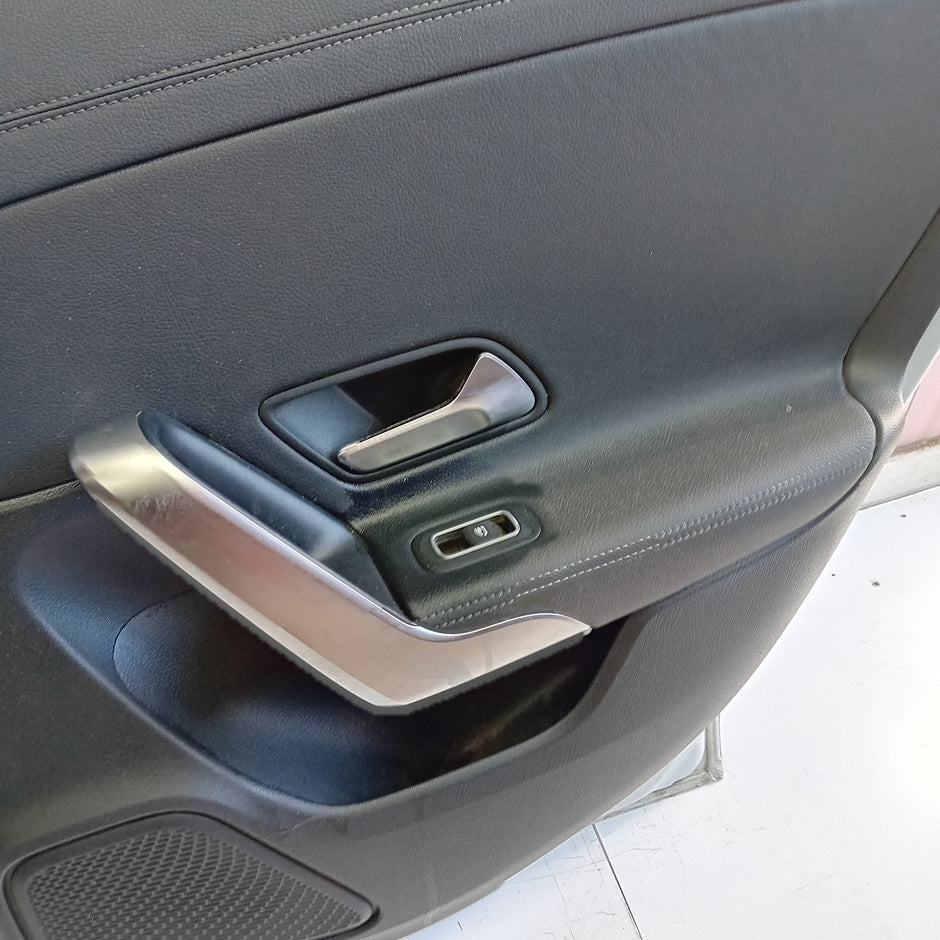 MERCEDES BENZ CLA-CLASS  W118 DRIVER SIDE FRONT DOOR ( OFF SIDE FRONT ) FM07