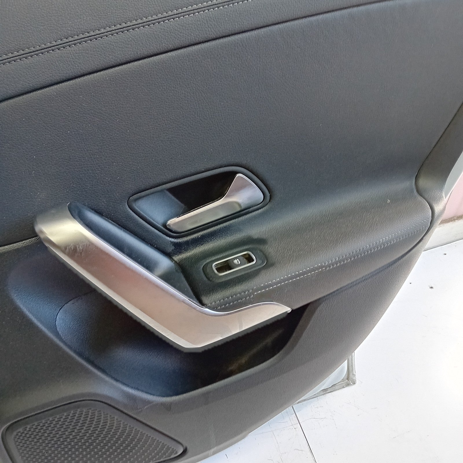 MERCEDES BENZ CLA-CLASS  W118 DRIVER SIDE FRONT DOOR ( OFF SIDE FRONT ) FM07