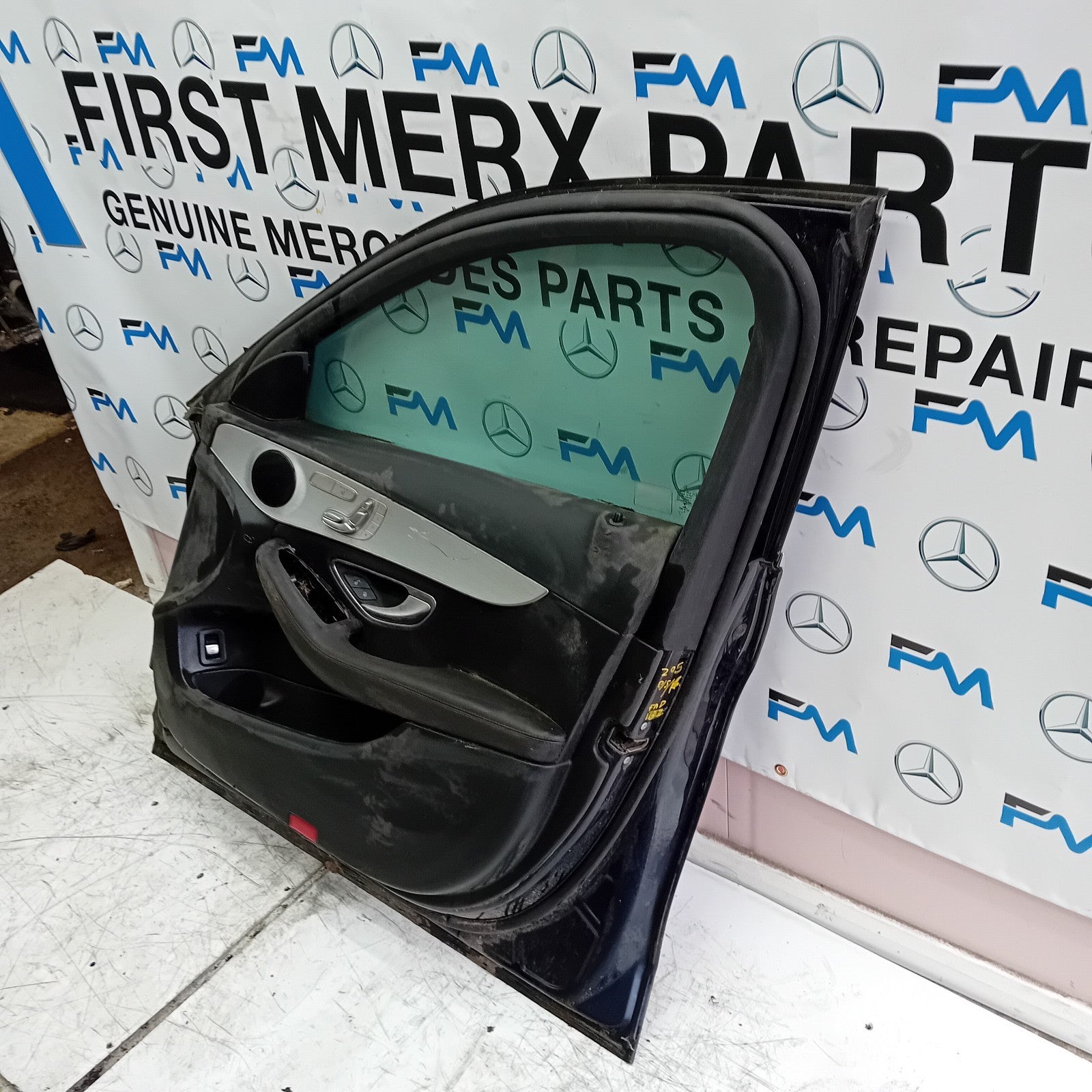 MERCEDES BENZ C-CLASS W205 DRIVER SIDE FRONT DOOR O/S/F  BLUE FMD132
