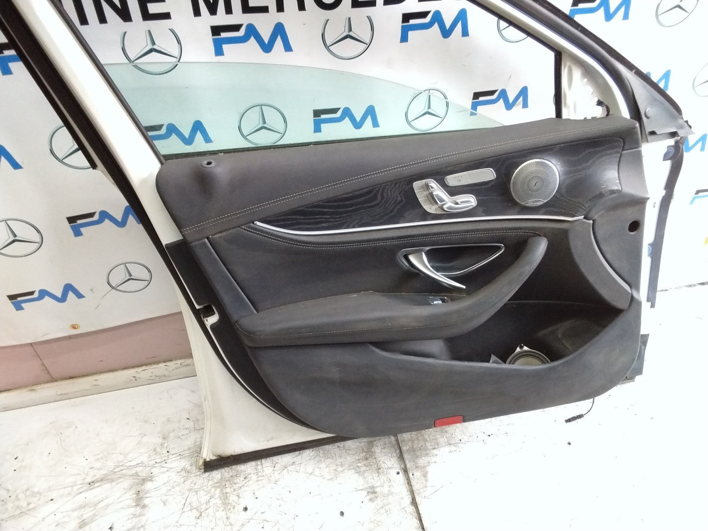 MERCEDES E-CLASS W213 SLN PASSENGER FRONT DOOR NSF WHITE 2016 ON COMPLETE FMD326