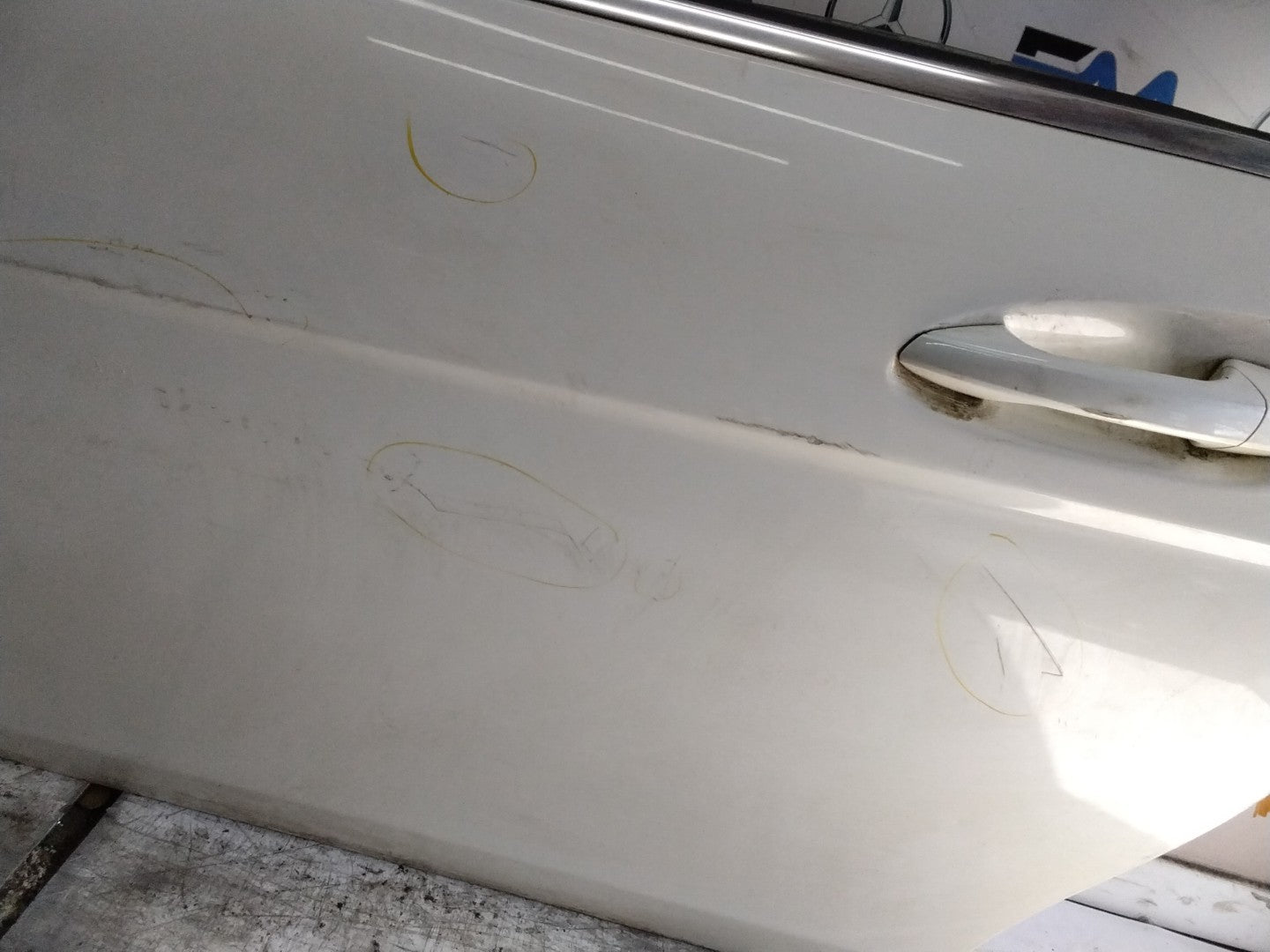 MERCEDES BENZ  C-CLS W204 SLN PASSENGER FRONT DOOR NSF WHITE 2008-14  FMD588