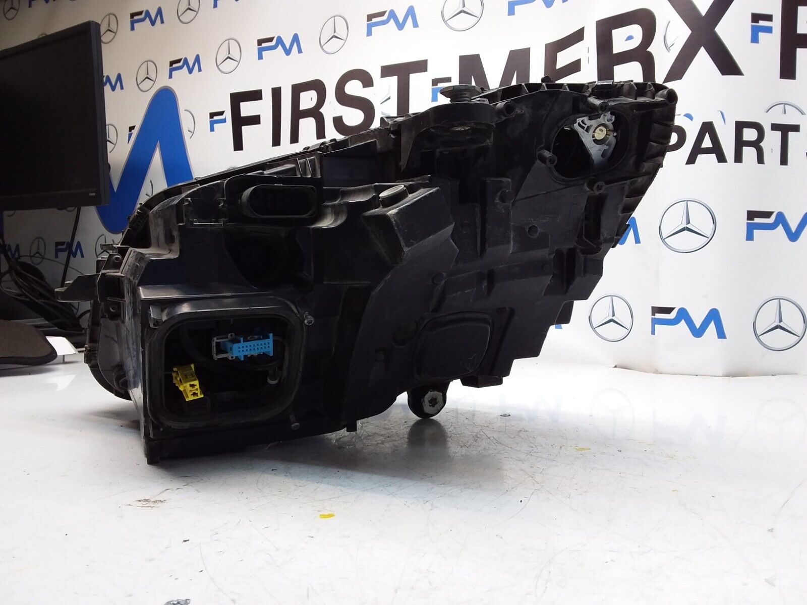 2015 MERCEDES C-CLASS W205 O/S HEADLIGHT  A2059069801 FMH57 LED INTELLIGENT 