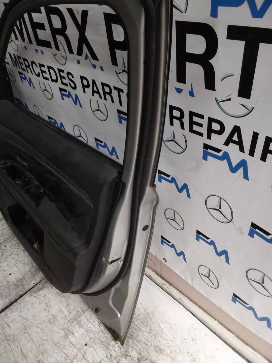 MITSUBISHI OUTLANDER MK3 DRIVER FRONT DOOR OSF SILVER COMPLETE 2013 FMD305